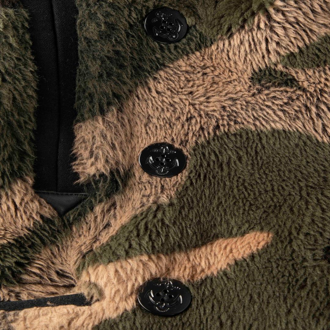 Sacai Sacai x KAWS Abrigo de piel sintética de camuflaje Talla M en Bueno estado para la venta en London, GB
