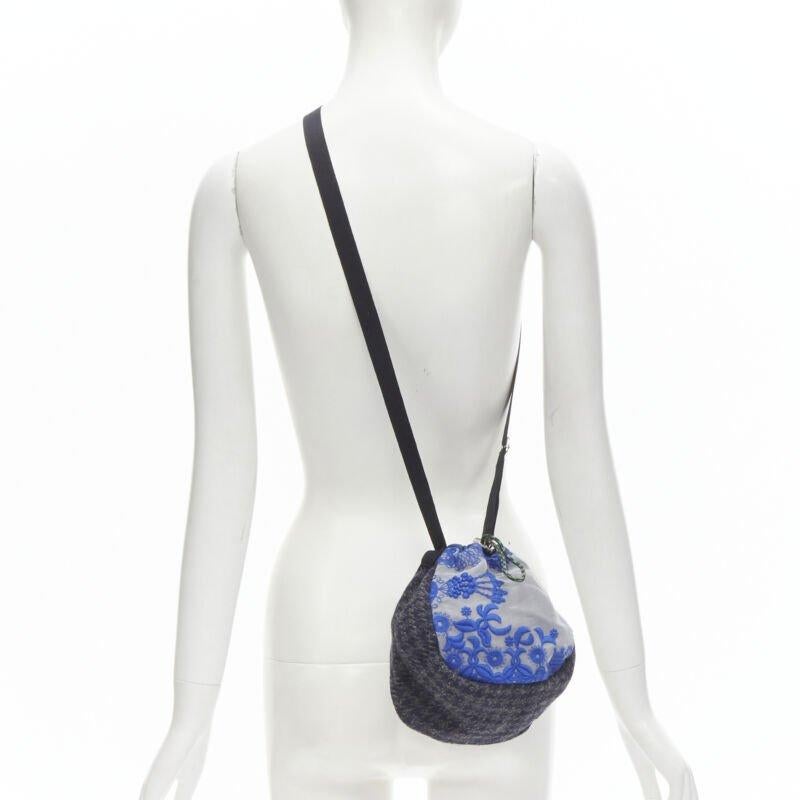 SACAI Sac cabas transformable en laine à cordon de serrage et à bandoulière en tissu mélangé
Référence : ANWU/A00017
Marque : Sacai
Designer : Chitose Abe
Matériau : Tissu
Couleur : Gris, Bleu
Motif : Pied de poule
Fermeture : Cordon de