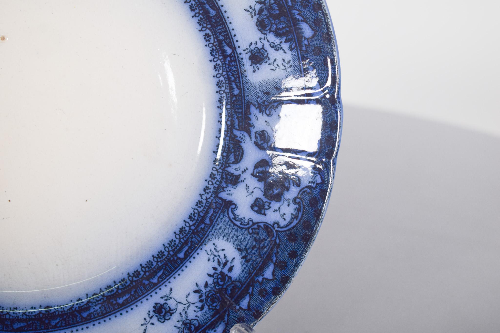 Plato de cerámica Sacavém Beira Decoración azul y blanca Moderno de mediados de siglo en venta