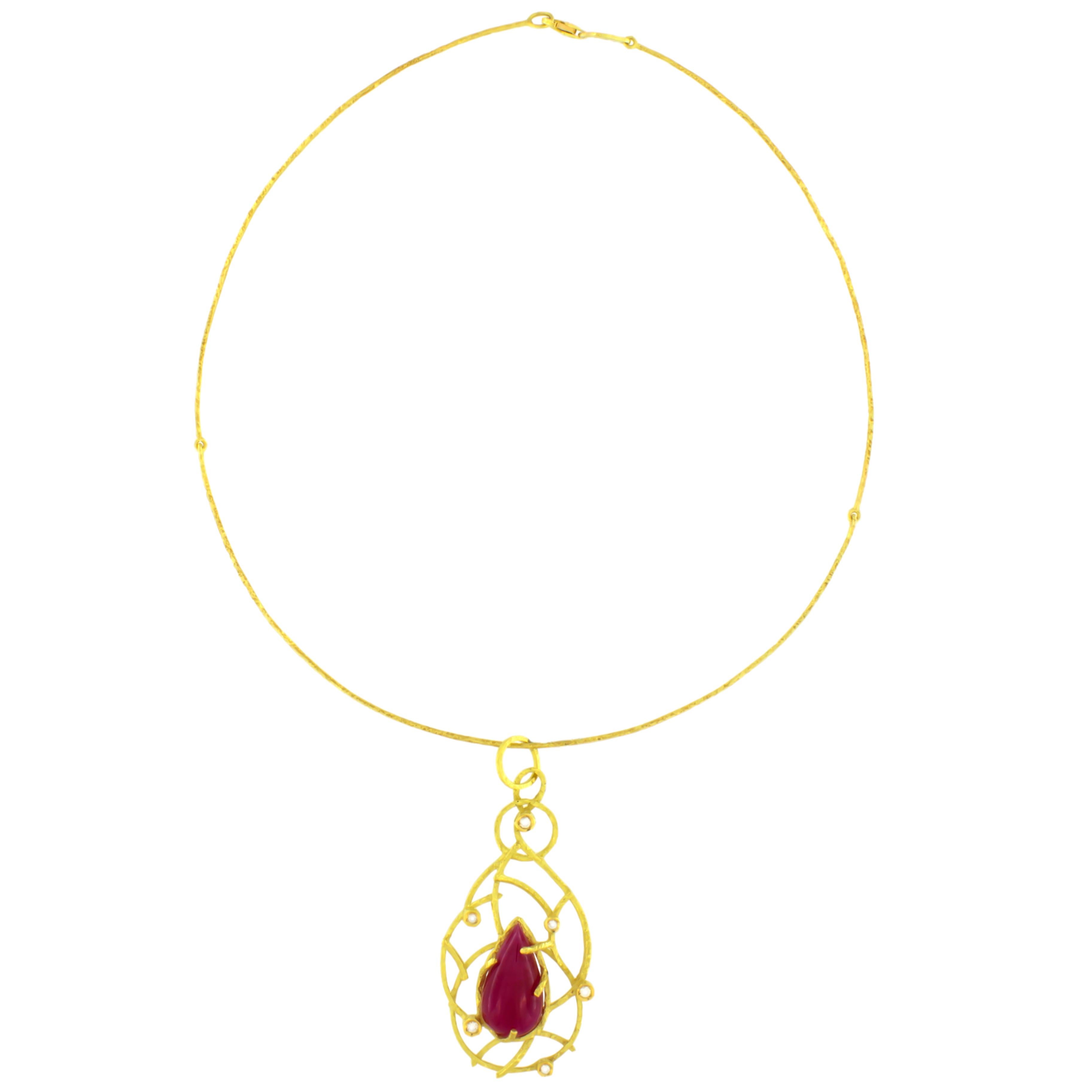 Contemporain Sacchi Collier pendentif en or 18 carats avec rubis de 14,5 carats et diamants en pierres précieuses en vente