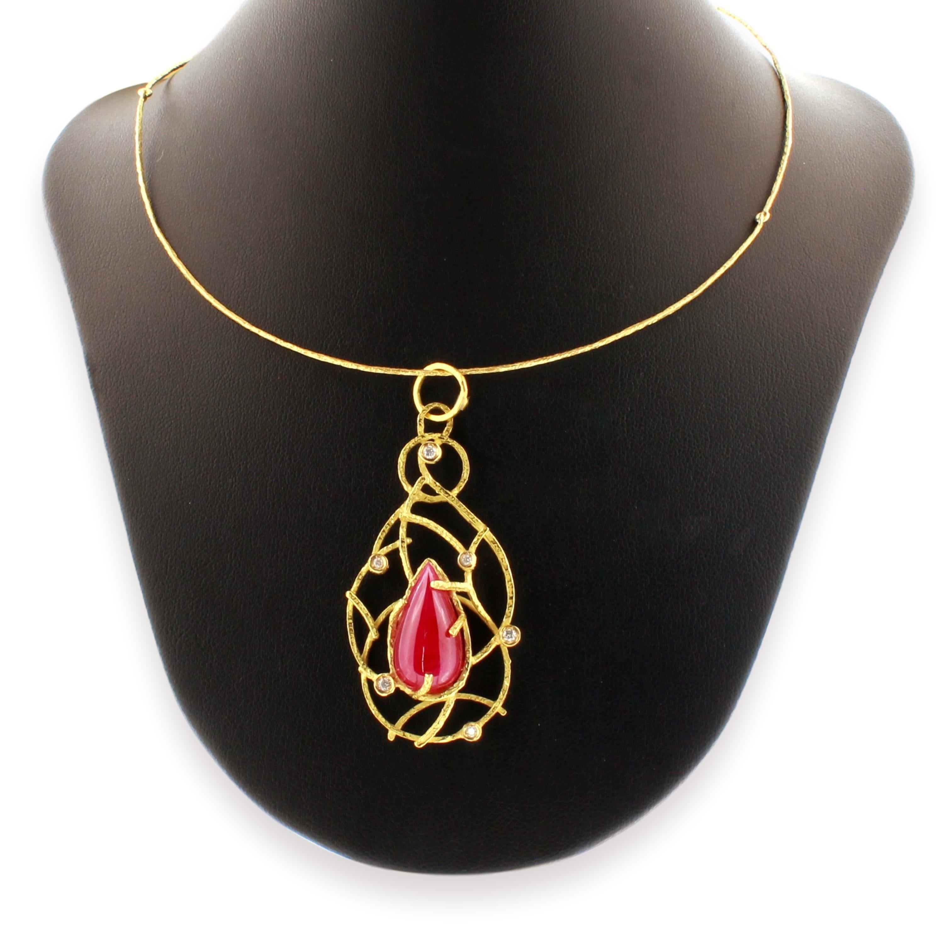 Women's Sacchi 14.5 Carat Ruby and Diamonds Gemstone 18 Karat Gold Pendant Necklace For Sale