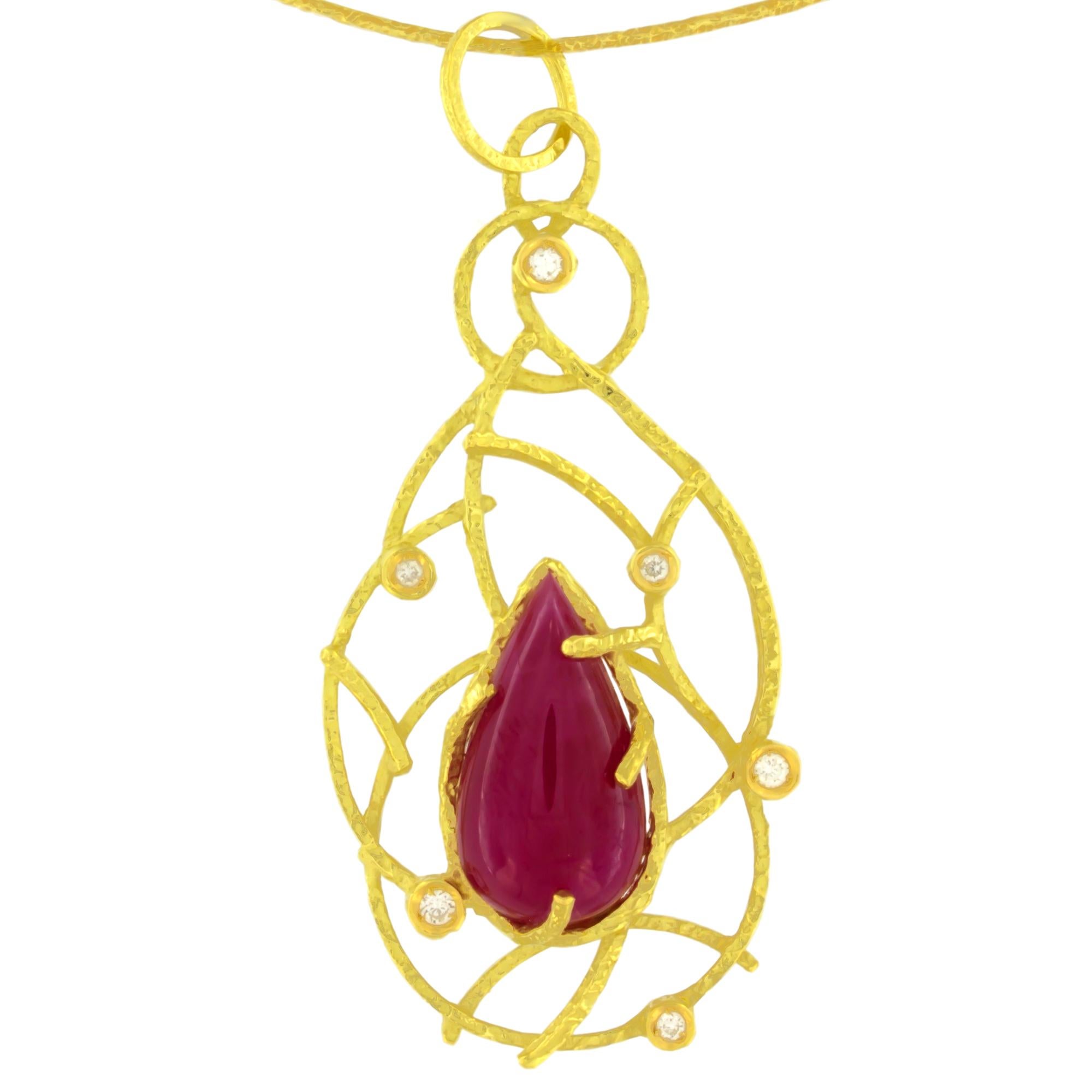 Sacchi Collier pendentif en or 18 carats avec rubis de 14,5 carats et diamants en pierres précieuses en vente