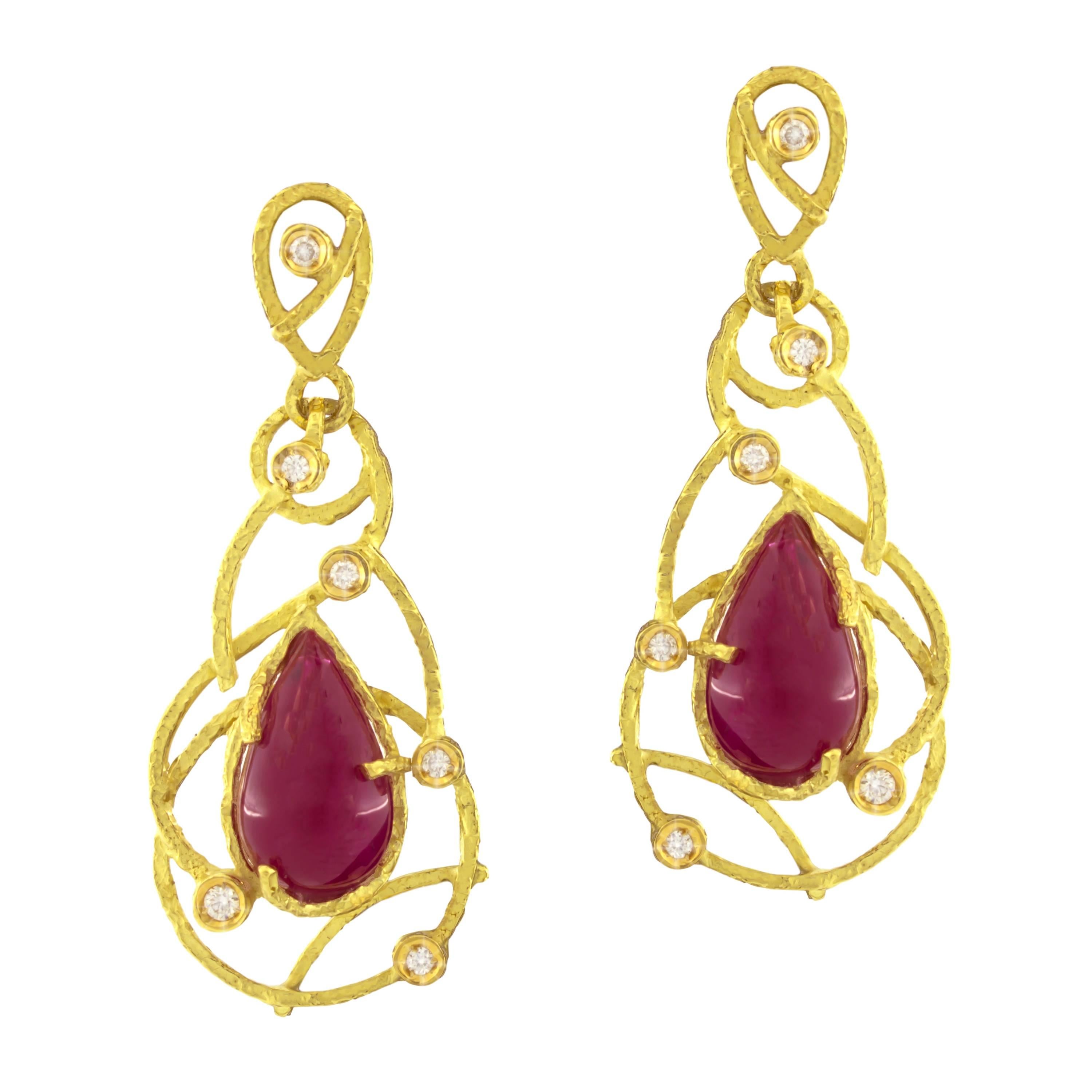 Sacchi 15.0 Carat Ruby and Diamonds Gemstone 18k Yellow Gold Drop Earrings