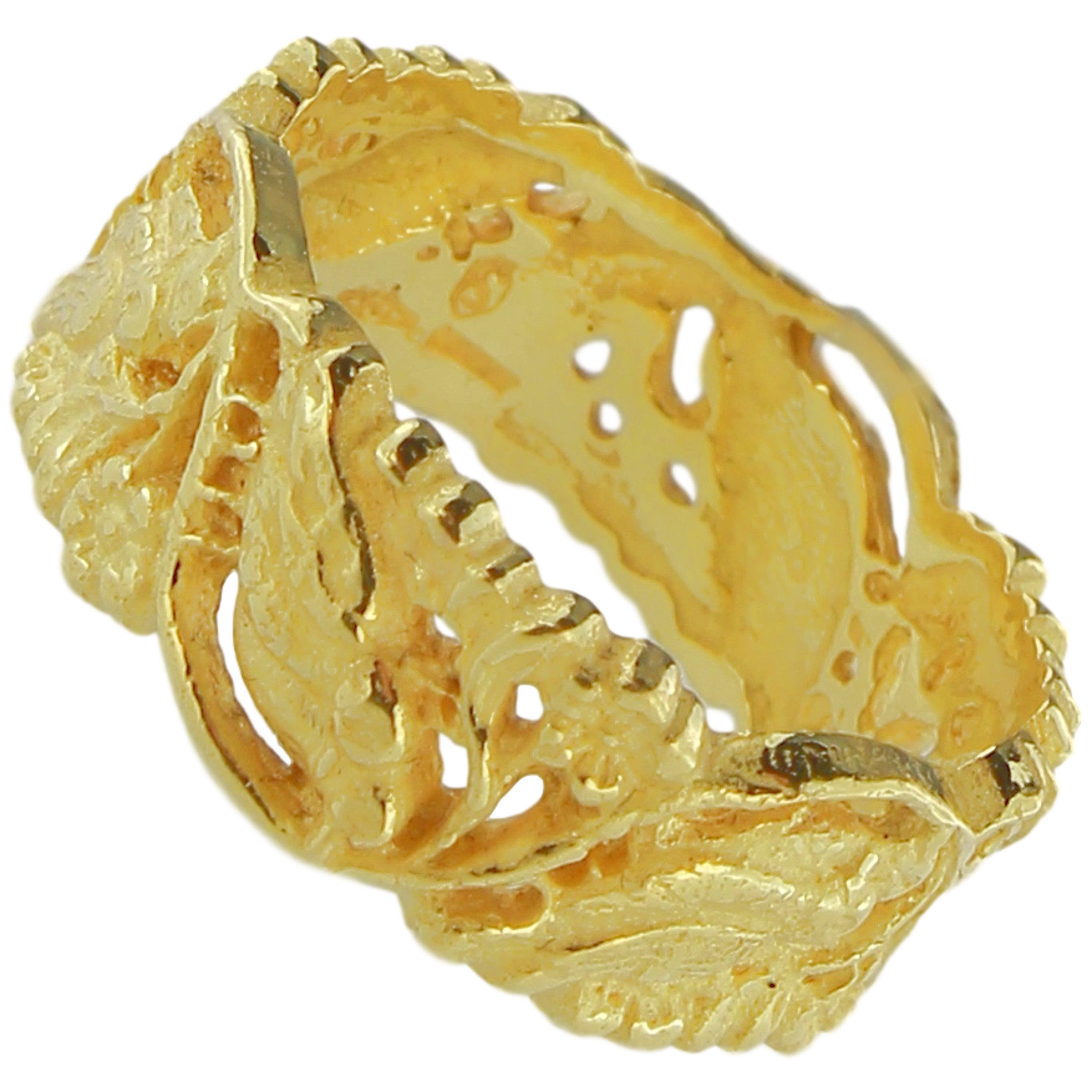 For Sale:  Sacchi 18 Karat Yellow Gold Decorative Band Ring 4
