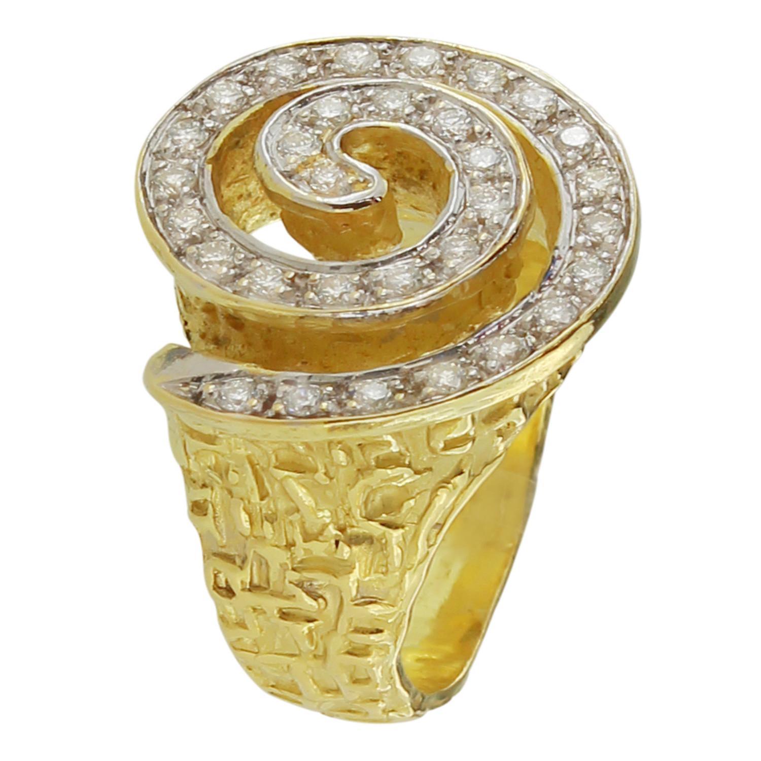 Sacchi Cocktail-Ring aus 18 Karat Gelbgold mit Spiral-Diamanten und Edelsteinen (Rundschliff) im Angebot