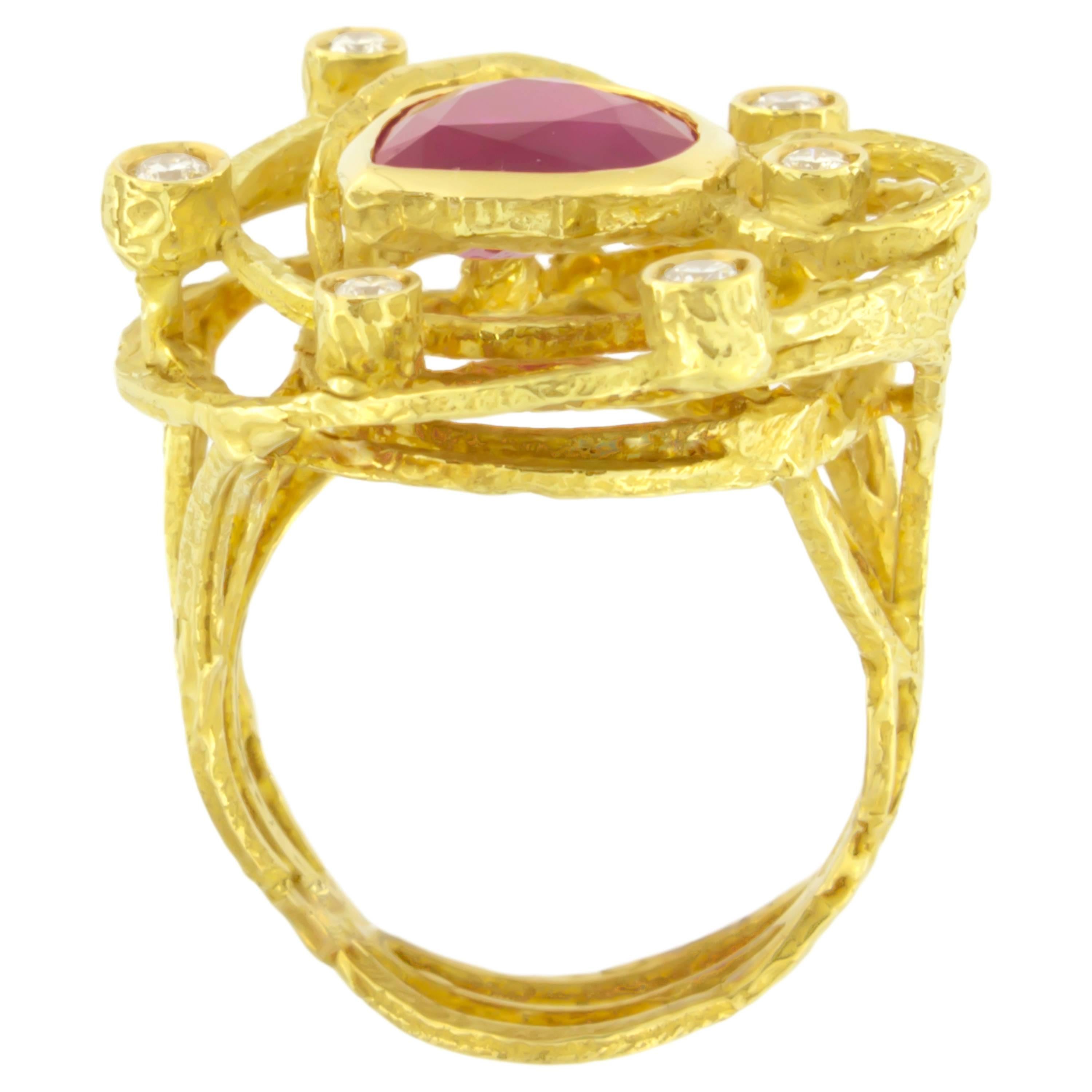 Contemporary Sacchi 3.39 Carat Pear Ruby and Diamonds Gemstone 18k Yellow Gold Cocktail Ring For Sale