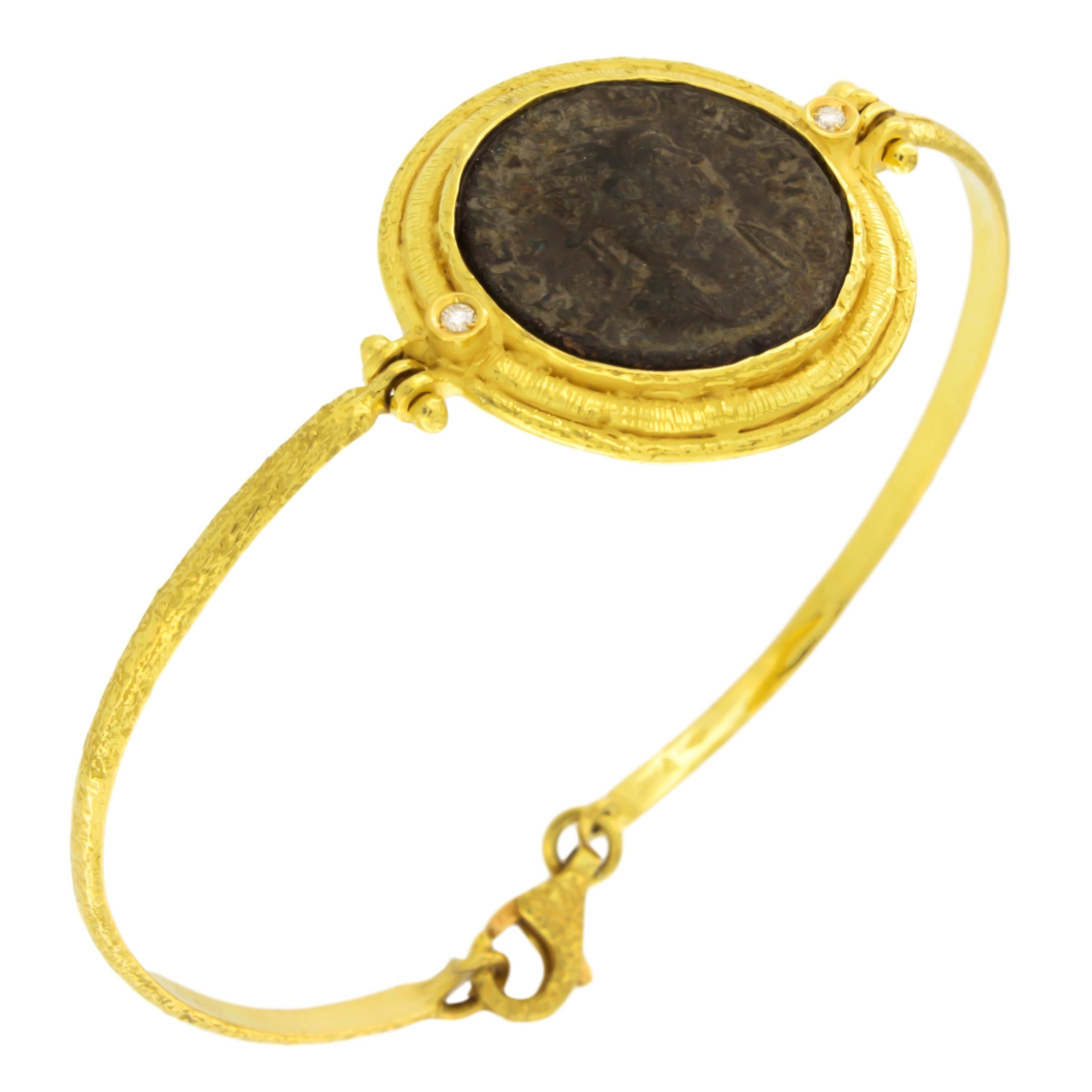 Sacchi Pulsera de Oro Amarillo de 18 Kilates con Moneda Romana Antigua y Piedra Preciosa de Diamantes