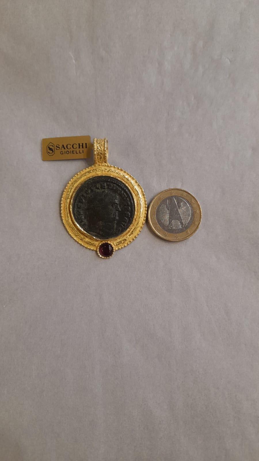 Sacchi Antike römische Münze und Turmalin Edelstein 18 Karat Gelbgold Anhänger im Zustand „Neu“ im Angebot in Rome, IT