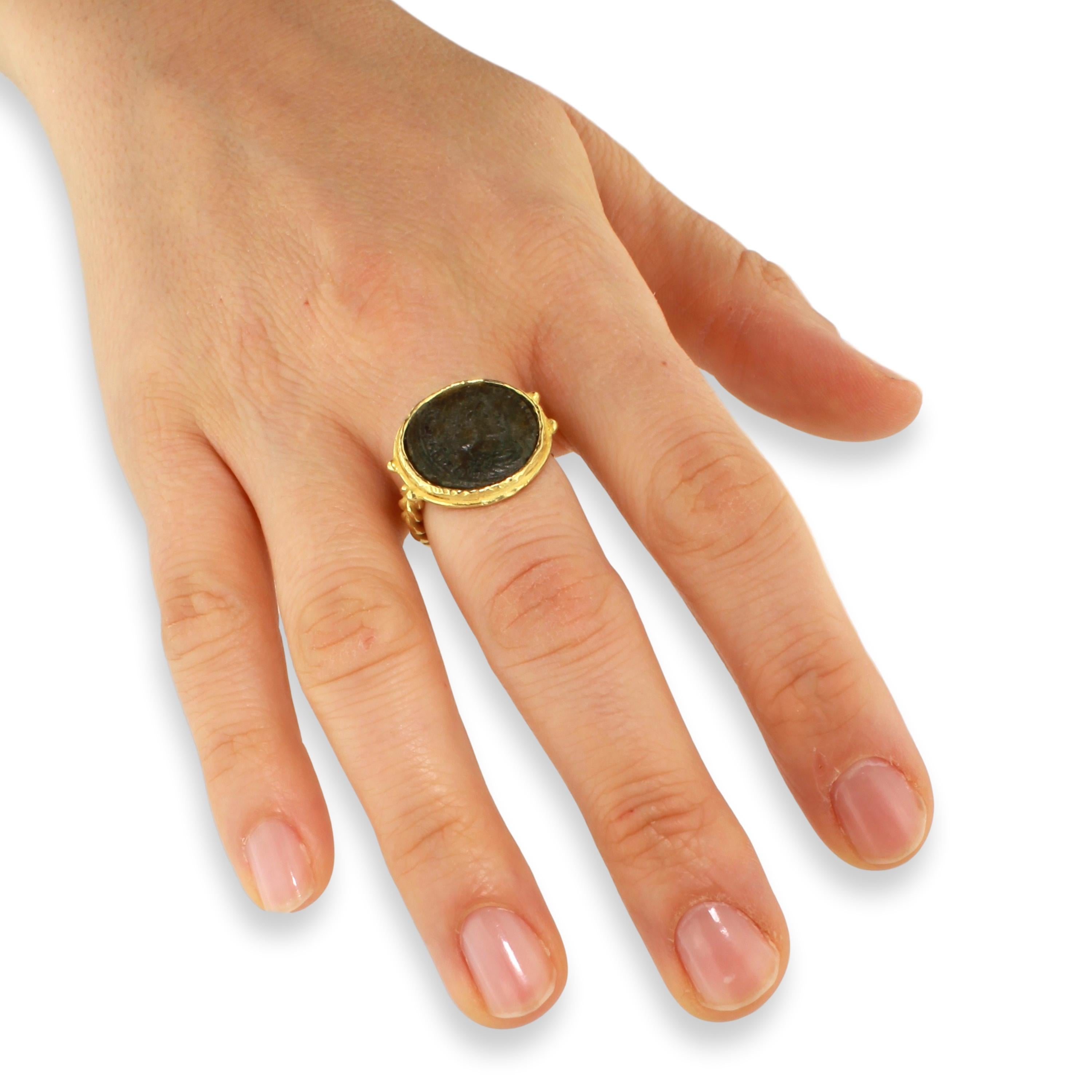 Sacchi Ancient Roman Coin Crossed Rope Ring 18 Karat Satin Yellow Gold In New Condition For Sale In Rome, IT