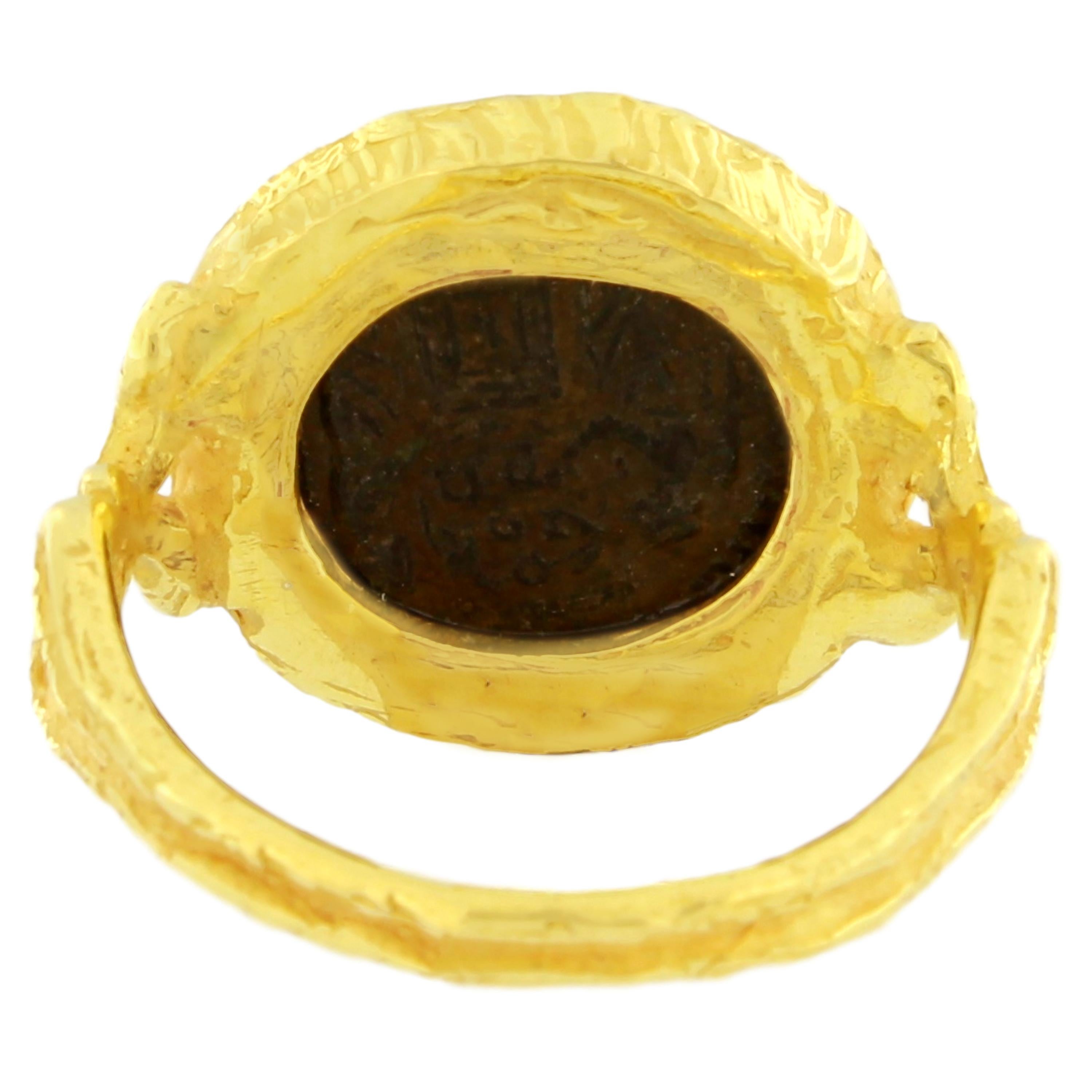 Sacchi Antiker römischer Münzring aus 18 Karat Satin-Gelbgold im Angebot 1
