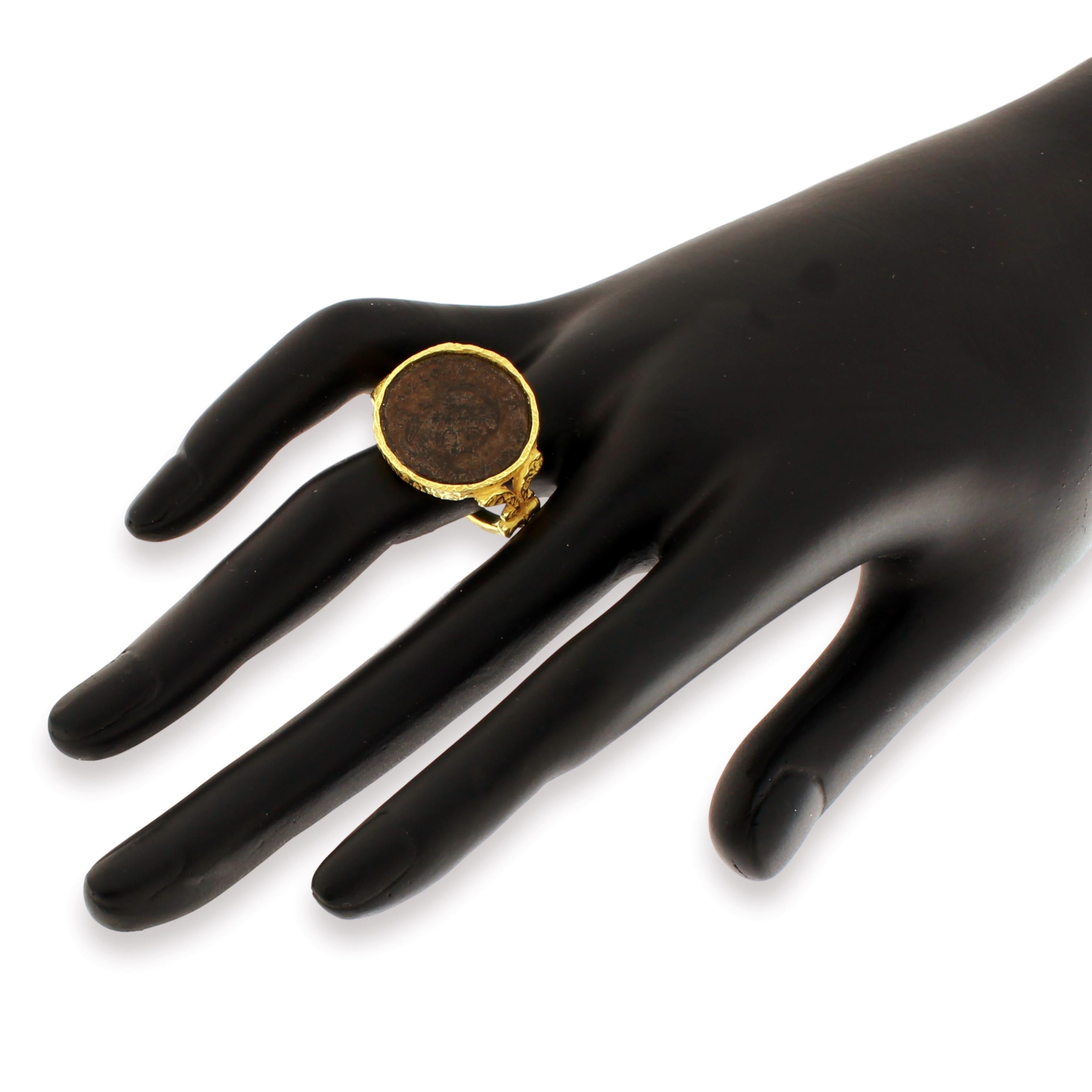 Sacchi Antiker römischer Münzring aus 18 Karat Satin-Gelbgold im Angebot 2