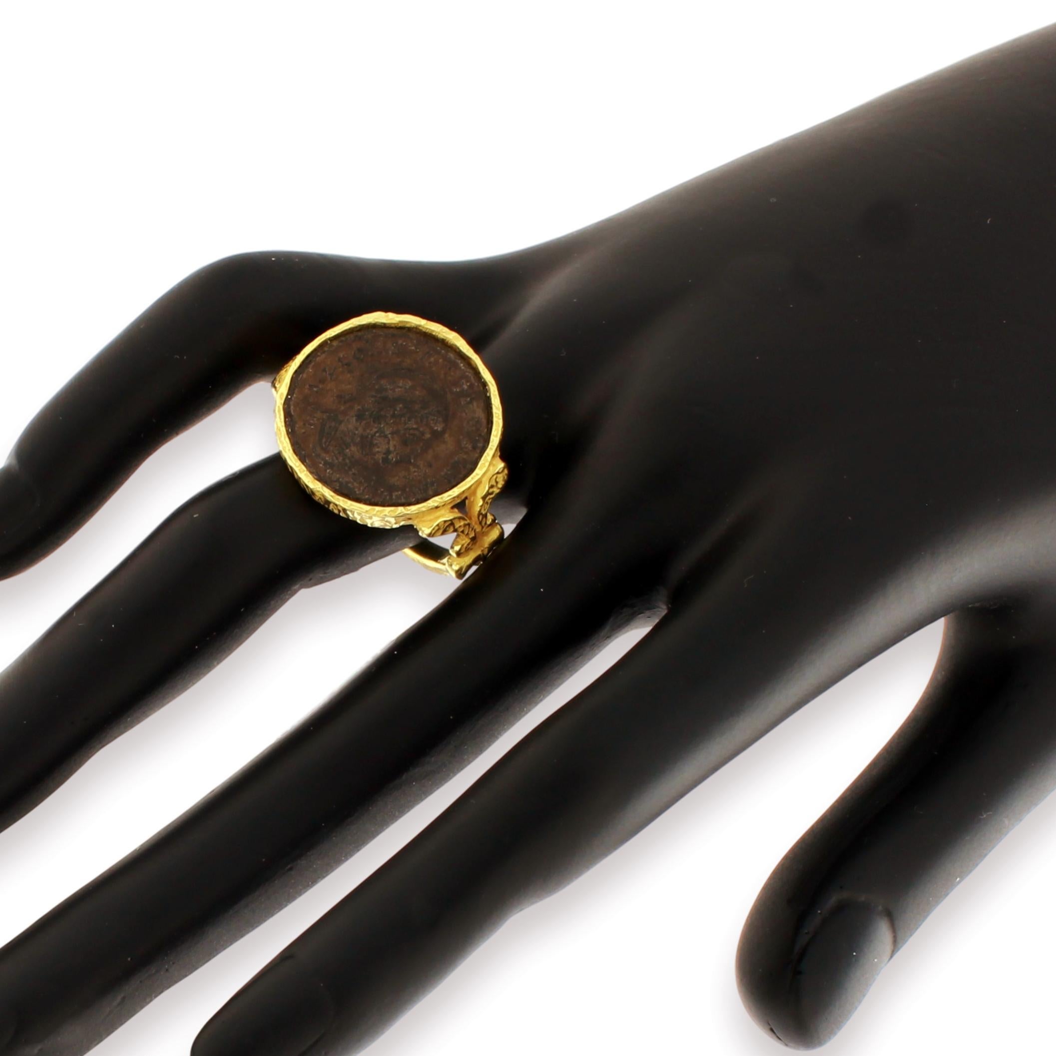 Sacchi Antiker römischer Münzring aus 18 Karat Satin-Gelbgold im Angebot 3