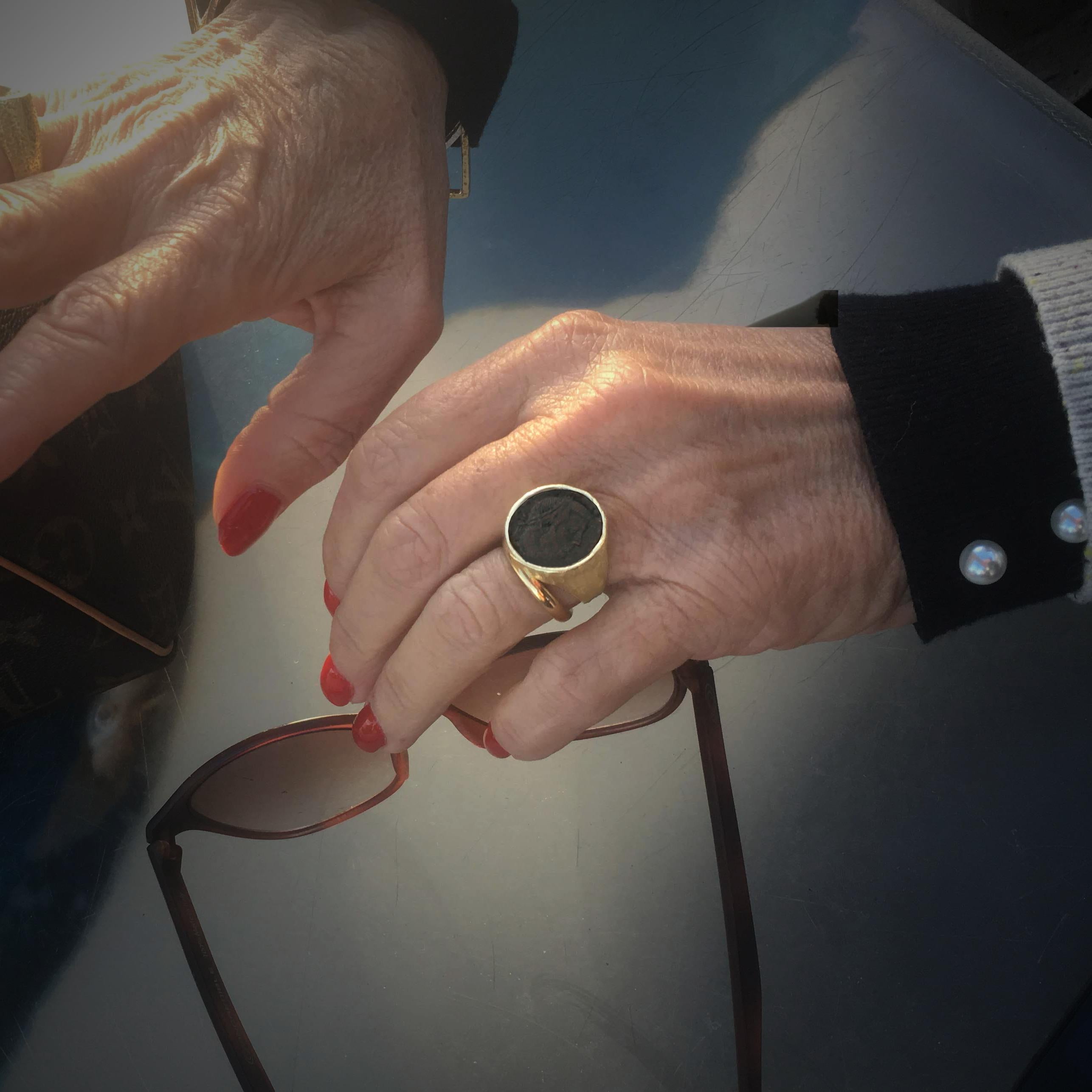 Sacchi Ancient Roman Coin Ring 18 Karat Yellow Gold Monete Signet Ring For Sale 2