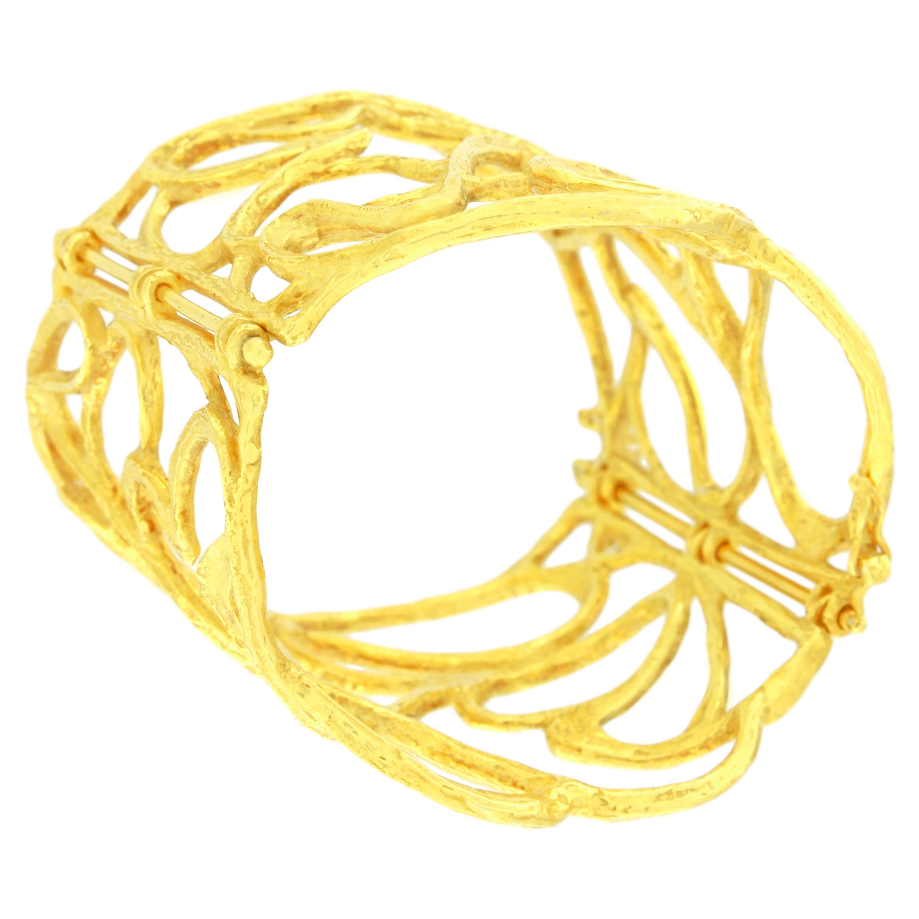 Gorgeous Art Deco Style Wire Cuff Bracelet made in 18 Karat Satin Yellow Gold , hand-crafted with lost-wax casting technique.

Lost-wax casting, one of the oldest techniques for creating jewelry, forms the basis of Sacchi's jewelry production.