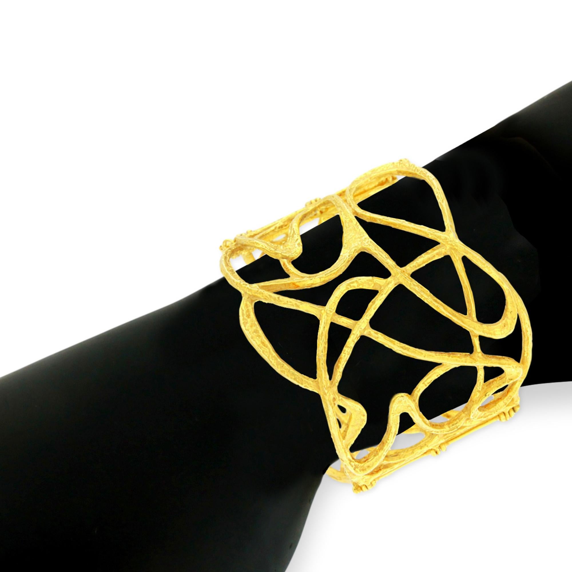 Sacchi Art Deco Style Wire Cuff Bracelet 18 Karat Satin Yellow Gold For Sale 1