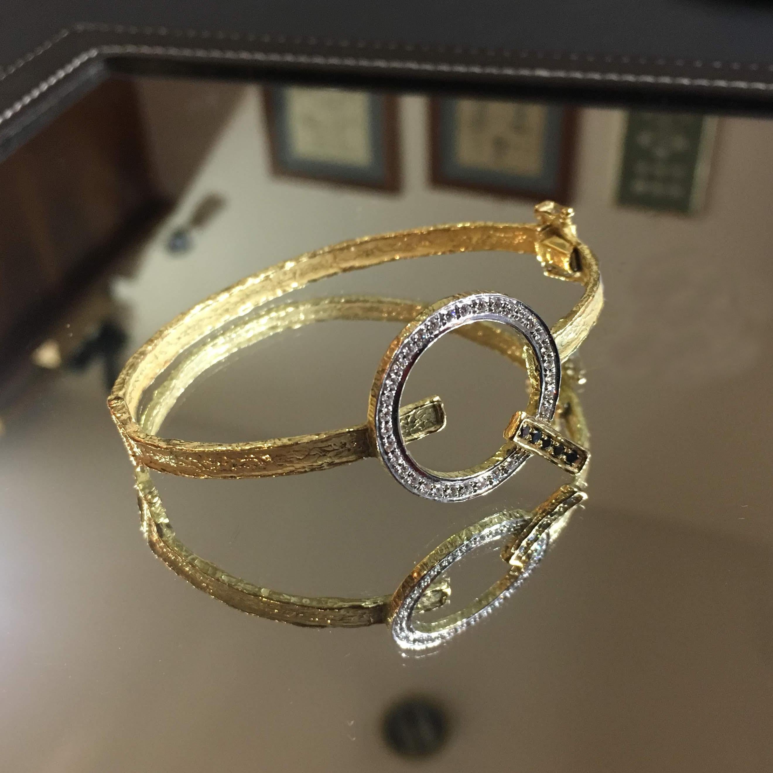 Sacchi Black and White Diamonds Gemstone 18 Karat Yellow Gold Modern Bracelet For Sale 2