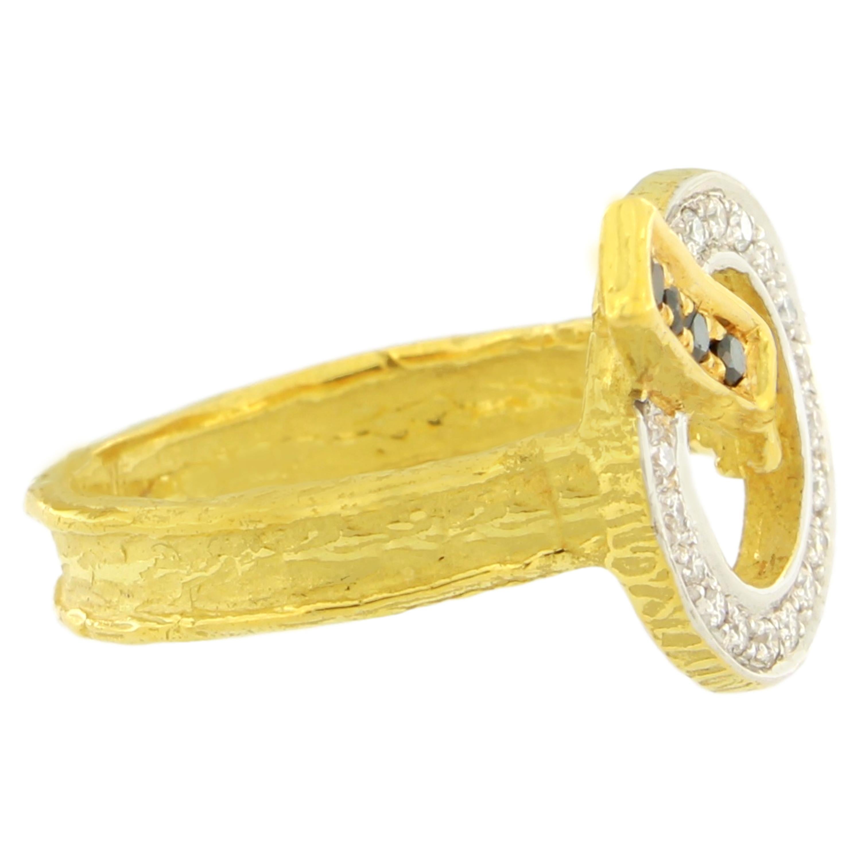 Sacchi Cocktail-Ring aus 18 Karat Gelbgold mit schwarzen und weißen Diamanten und Edelsteinen Damen im Angebot
