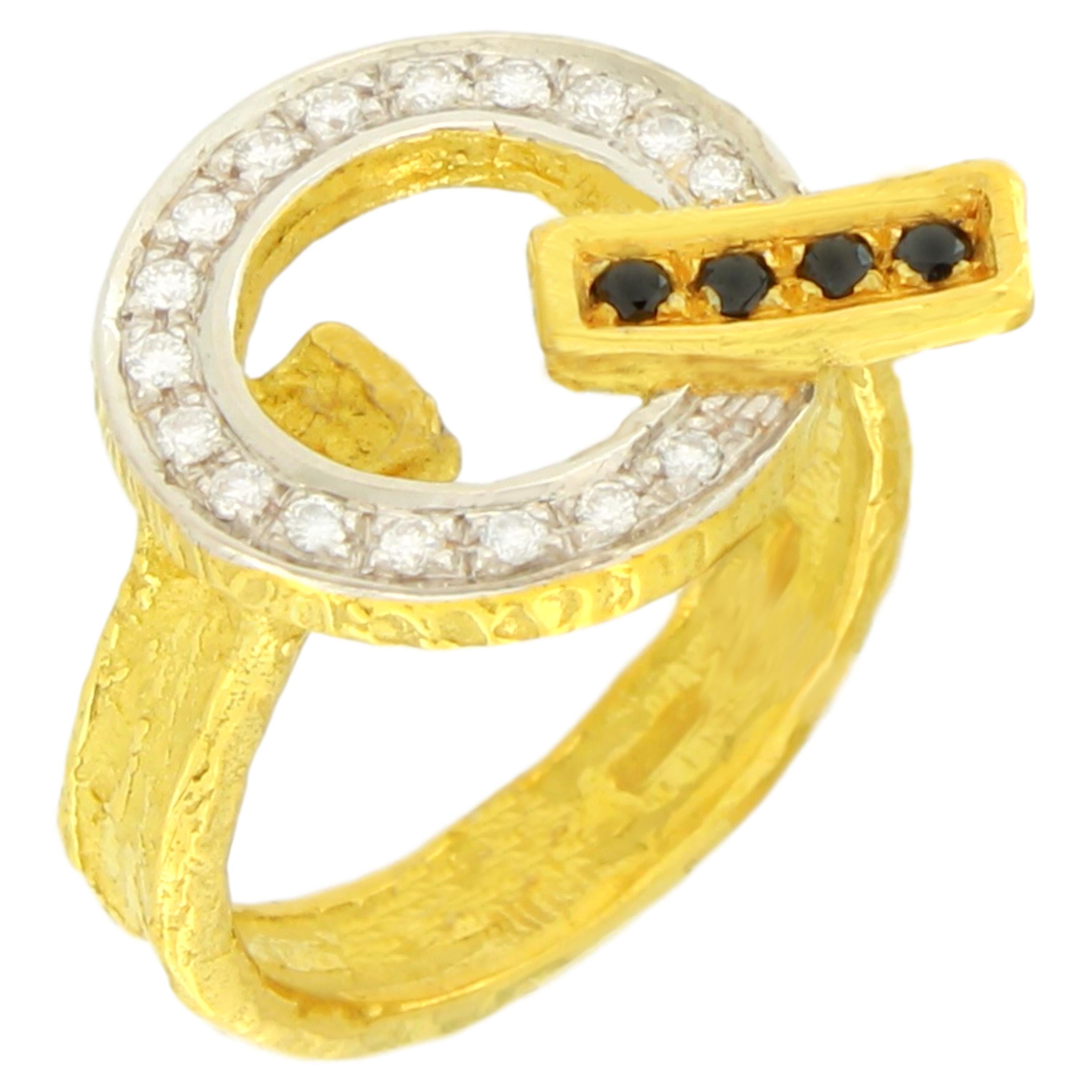 Sacchi Cocktail-Ring aus 18 Karat Gelbgold mit schwarzen und weißen Diamanten und Edelsteinen (Zeitgenössisch) im Angebot