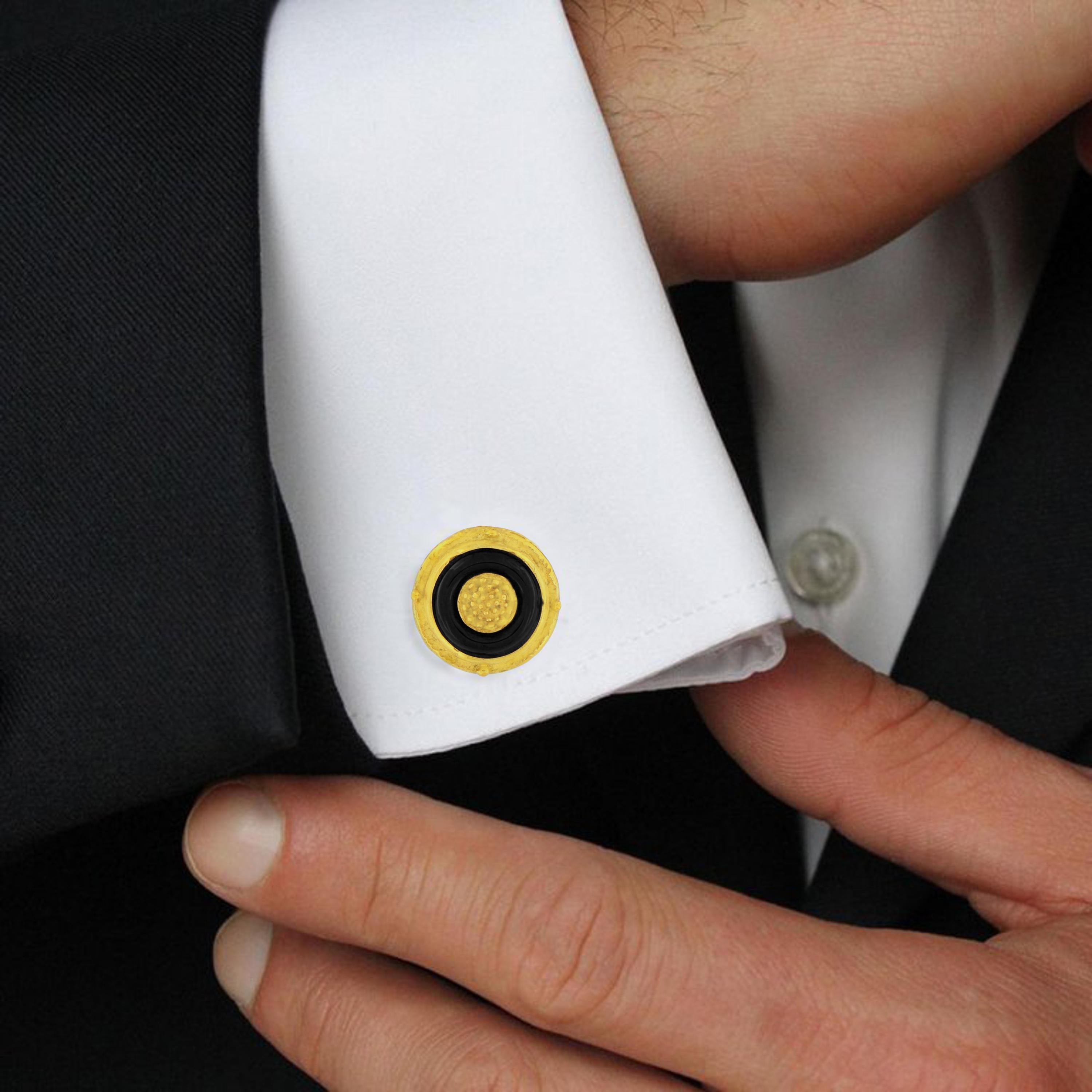 Sacchi Black Onyx Gemstone 18 Karat Yellow Gold Round Cufflinks In New Condition For Sale In Rome, IT