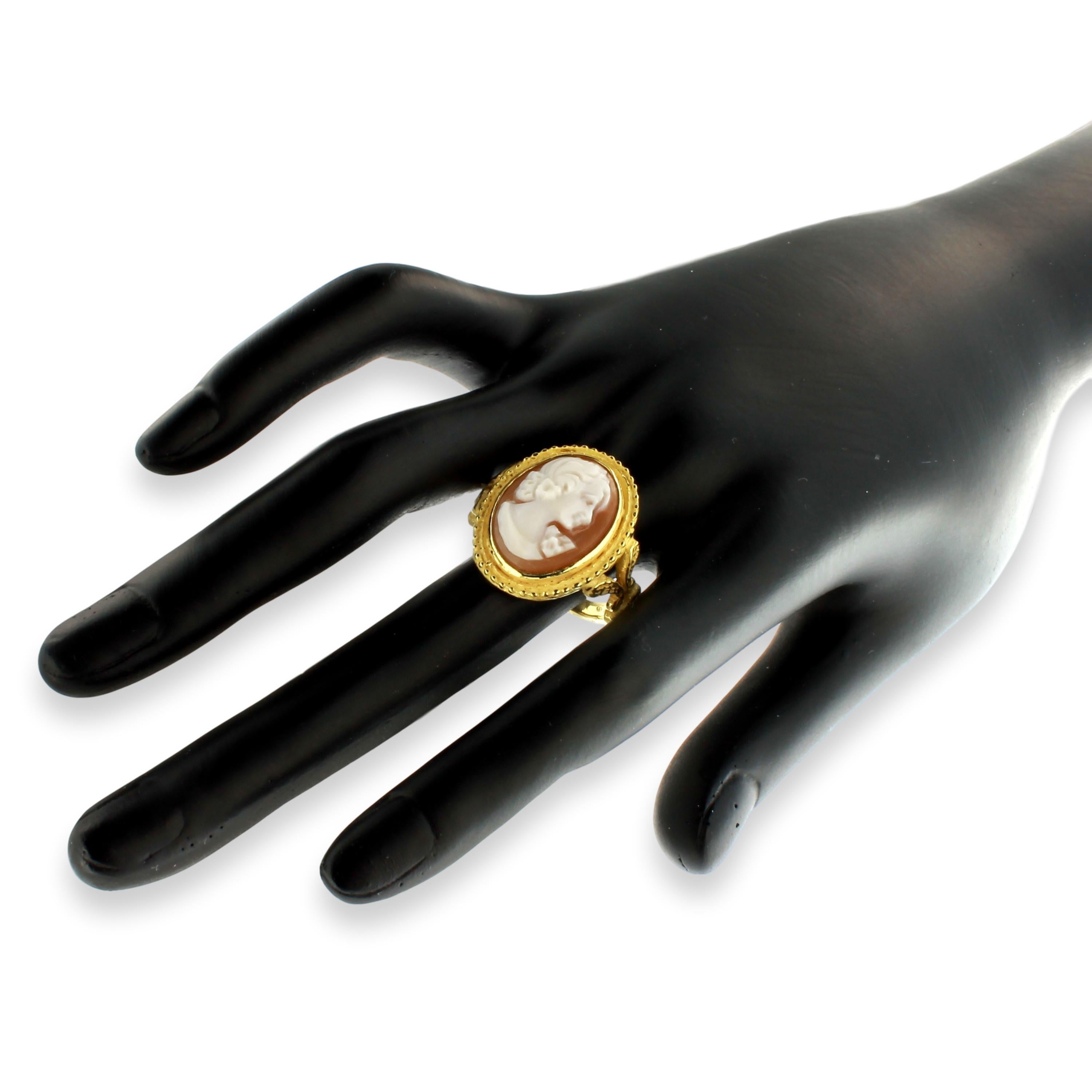 Sacchi Kamee-Ring aus 18 Karat Satin Gelbgold im römischen Stil für Damen oder Herren im Angebot