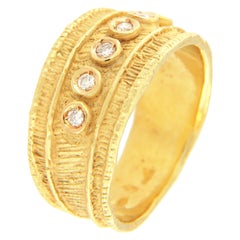 Sacchi Diamonds Gemstone Anello a fascia larga in oro giallo satinato 18 carati stile romano