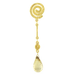 Orecchini Sacchi con gemma di ametista verde in oro giallo satinato 18 kt.
