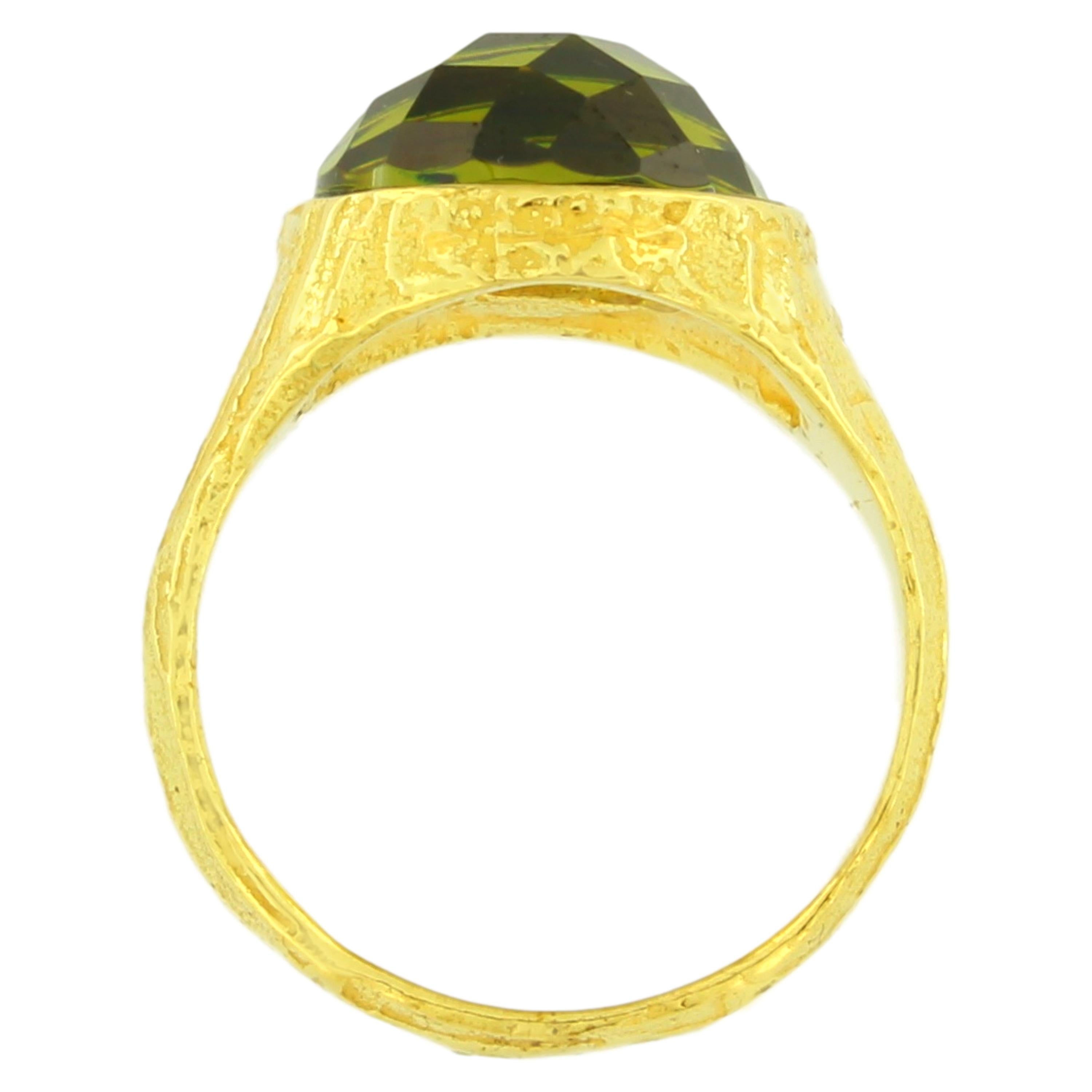 Sacchi Green Quartz Gemstone 18 Karat Satin Yellow Gold Cocktail Ring In New Condition For Sale In Rome, IT