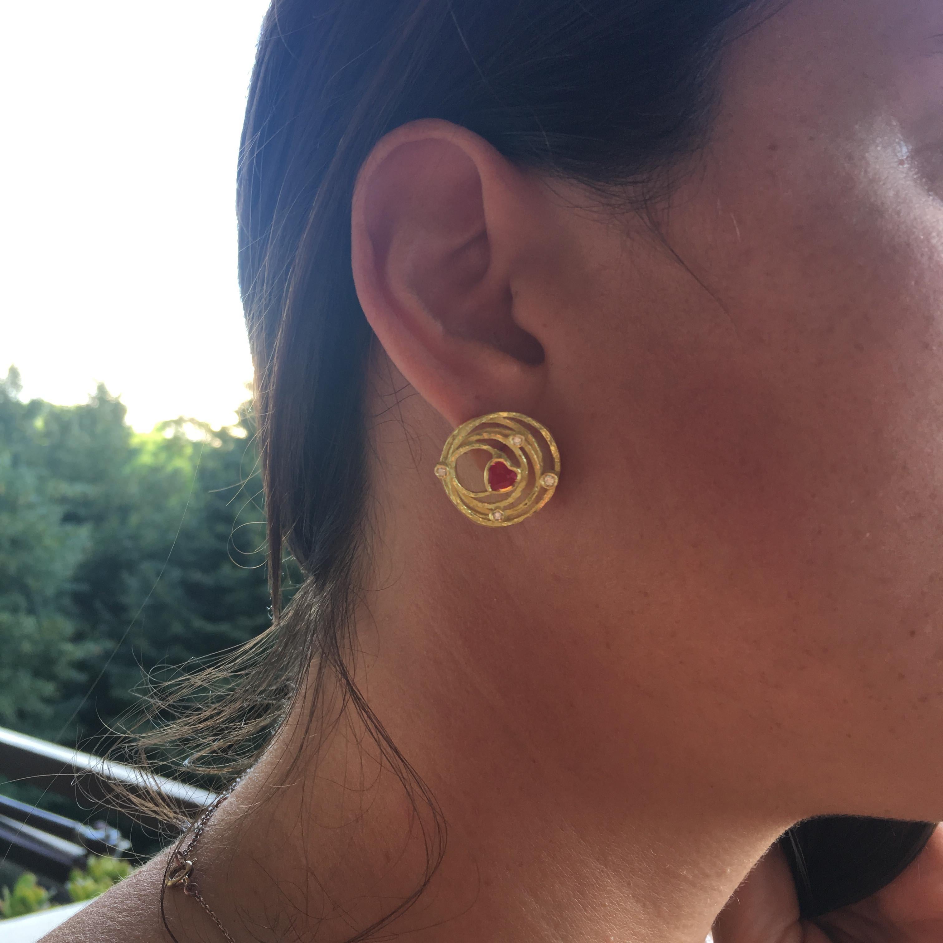 Sacchi Universe Heart Ruby and Diamonds Gemstones 18 Karat Yellow Gold Earrings In New Condition For Sale In Rome, IT