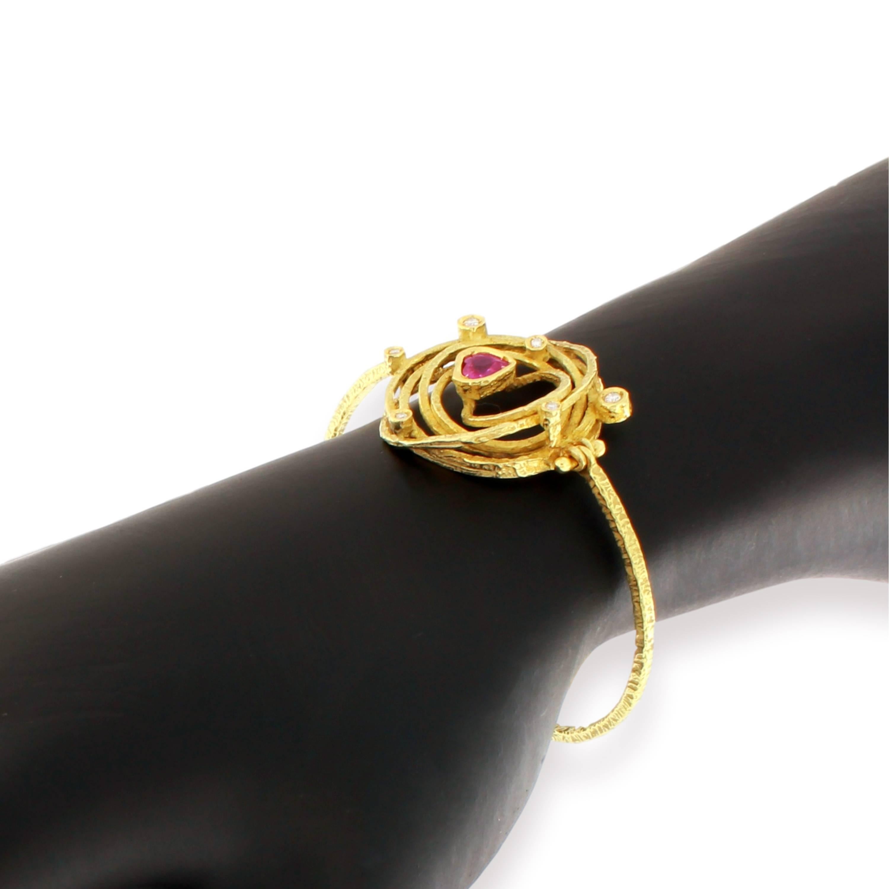 Women's Sacchi Heart Ruby and Diamonds Gemstone 18 Karat Yellow Gold Modern Bracelet For Sale
