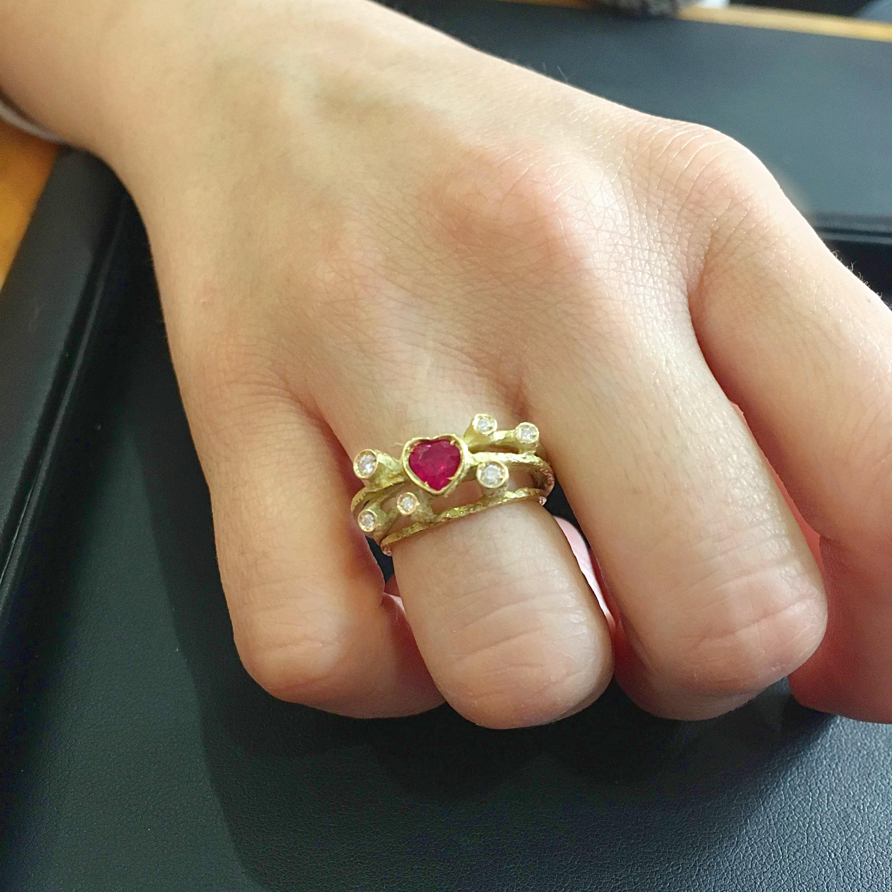 Sacchi Heart Ruby and Diamonds Gemstone Cocktail Ring 18 Karat Yellow Gold In New Condition For Sale In Rome, IT
