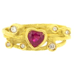Sacchi Heart Ruby and Diamonds Gemstone Cocktail Ring 18 Karat Yellow Gold