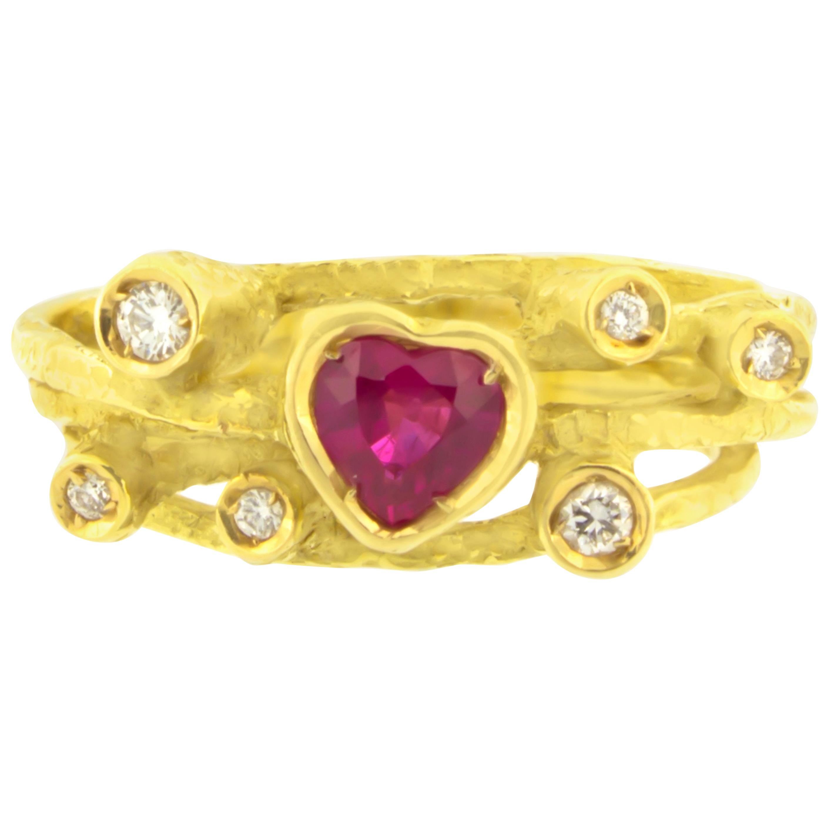 Sacchi Heart Ruby and Diamonds Gemstone Cocktail Ring 18 Karat Yellow Gold