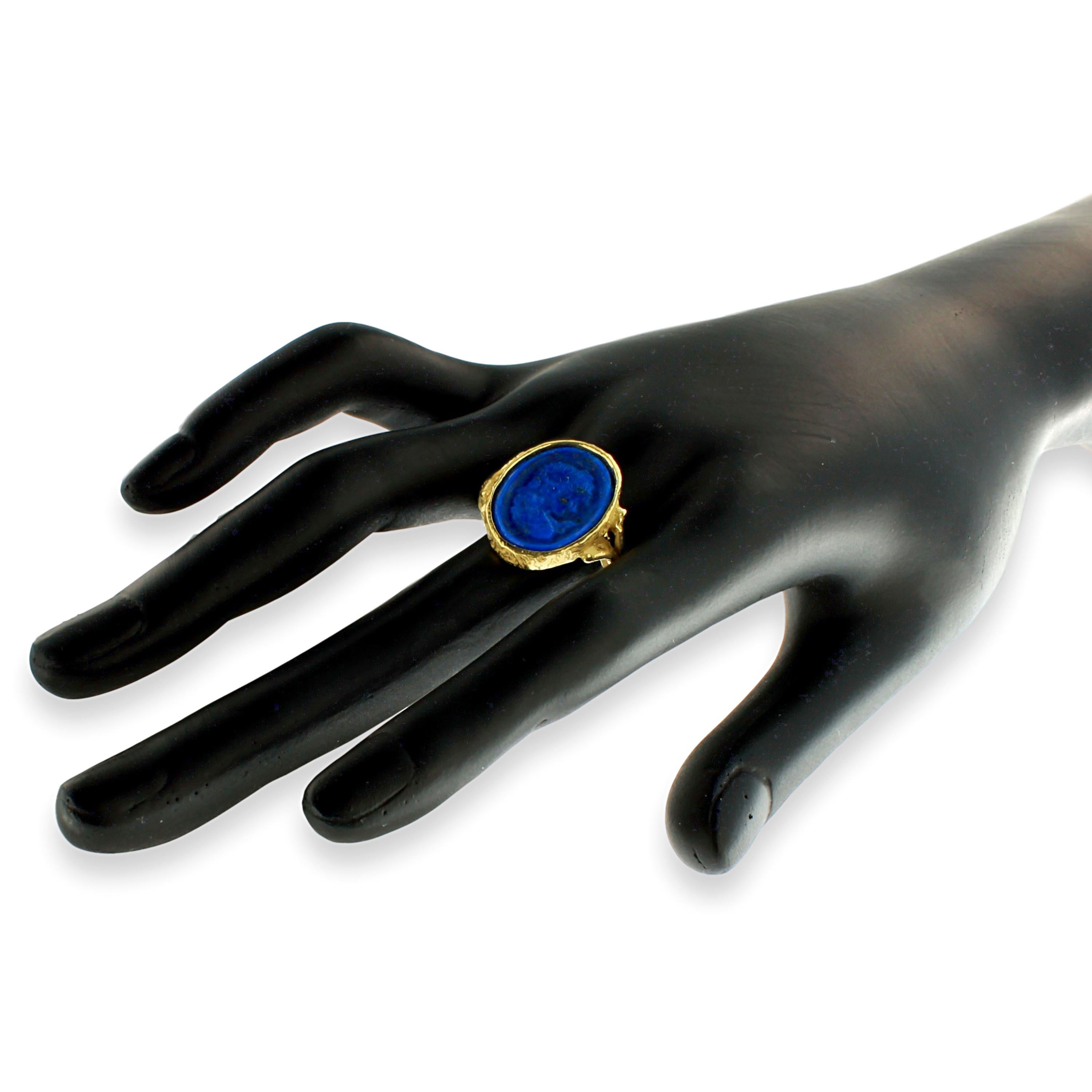 Sacchi Lapis Lazuli Cameo Ring 18 Karat Satin Yellow Gold In New Condition In Rome, IT