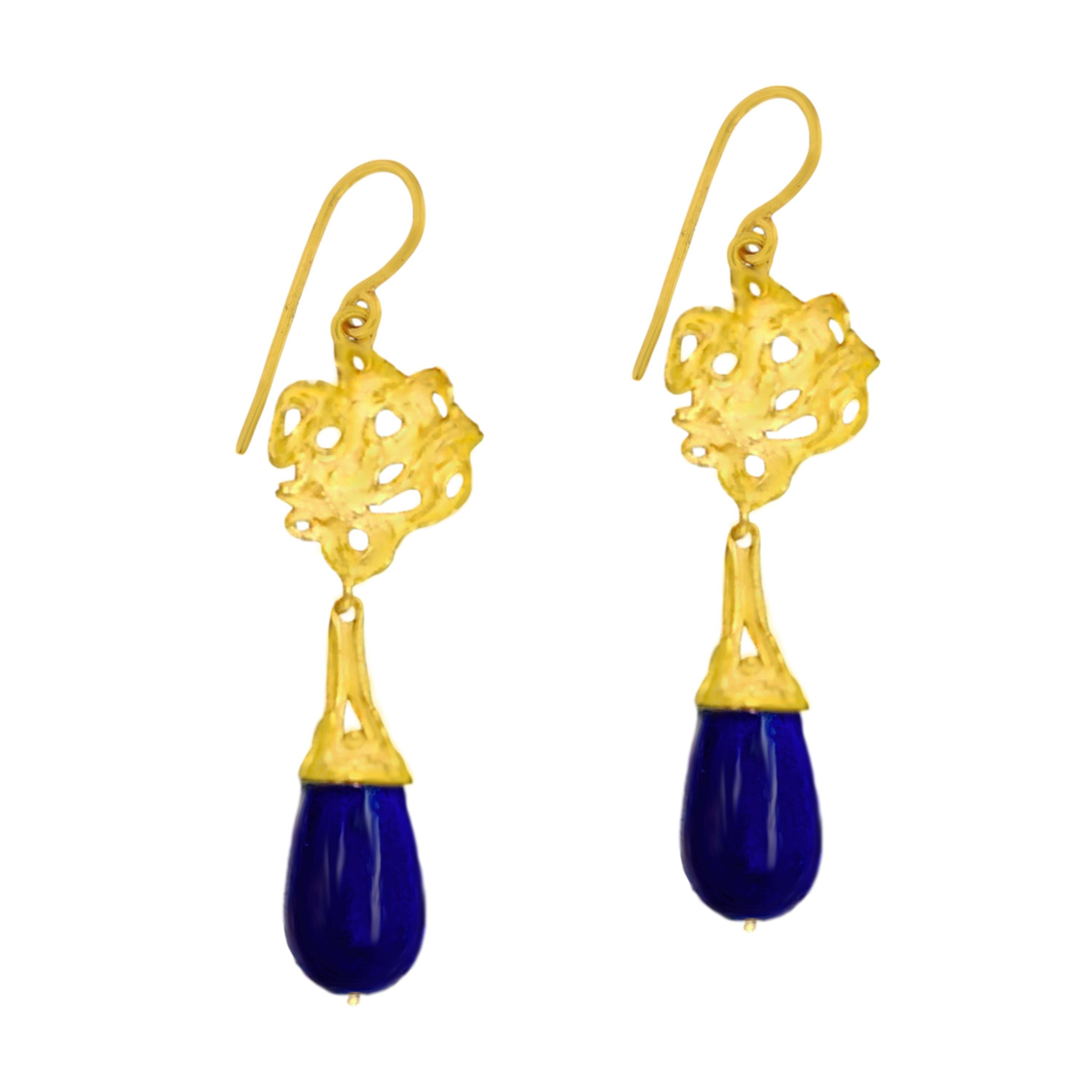 Classical Roman Sacchi Lapis Lazuli Ring and Earrings 18 Karat Satin Yellow Gold Set For Sale