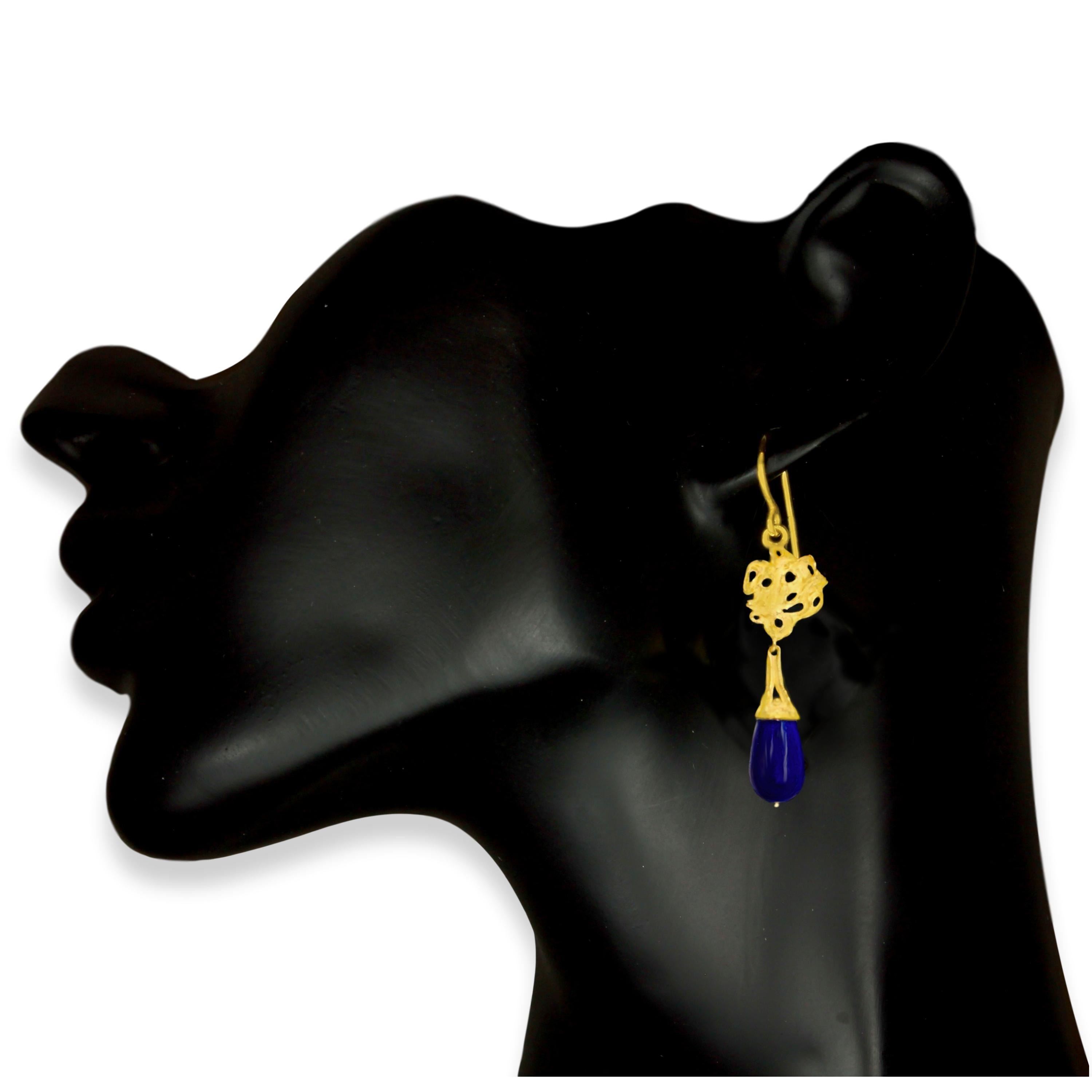 Sacchi Lapis Lazuli Ring and Earrings 18 Karat Satin Yellow Gold Set For Sale 3