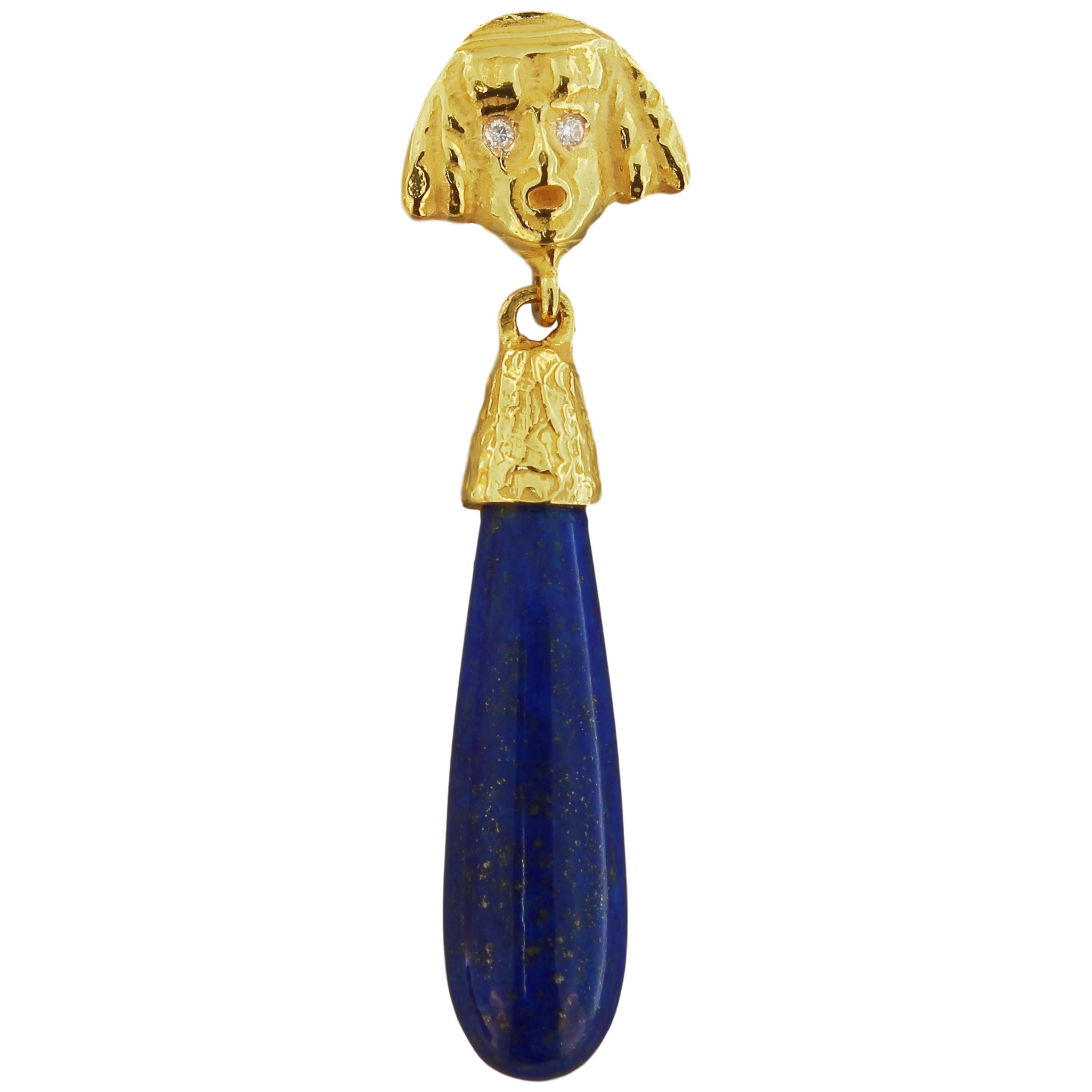 Lapislazuli Sphinx Tropfenohrringe  18 Karat Gelbgold, handgefertigt im Wachsausschmelzverfahren.

Der Wachsausschmelzguss, eine der ältesten Techniken zur Herstellung von Schmuck, bildet die Grundlage für die Schmuckproduktion von Sacchi. Durch das