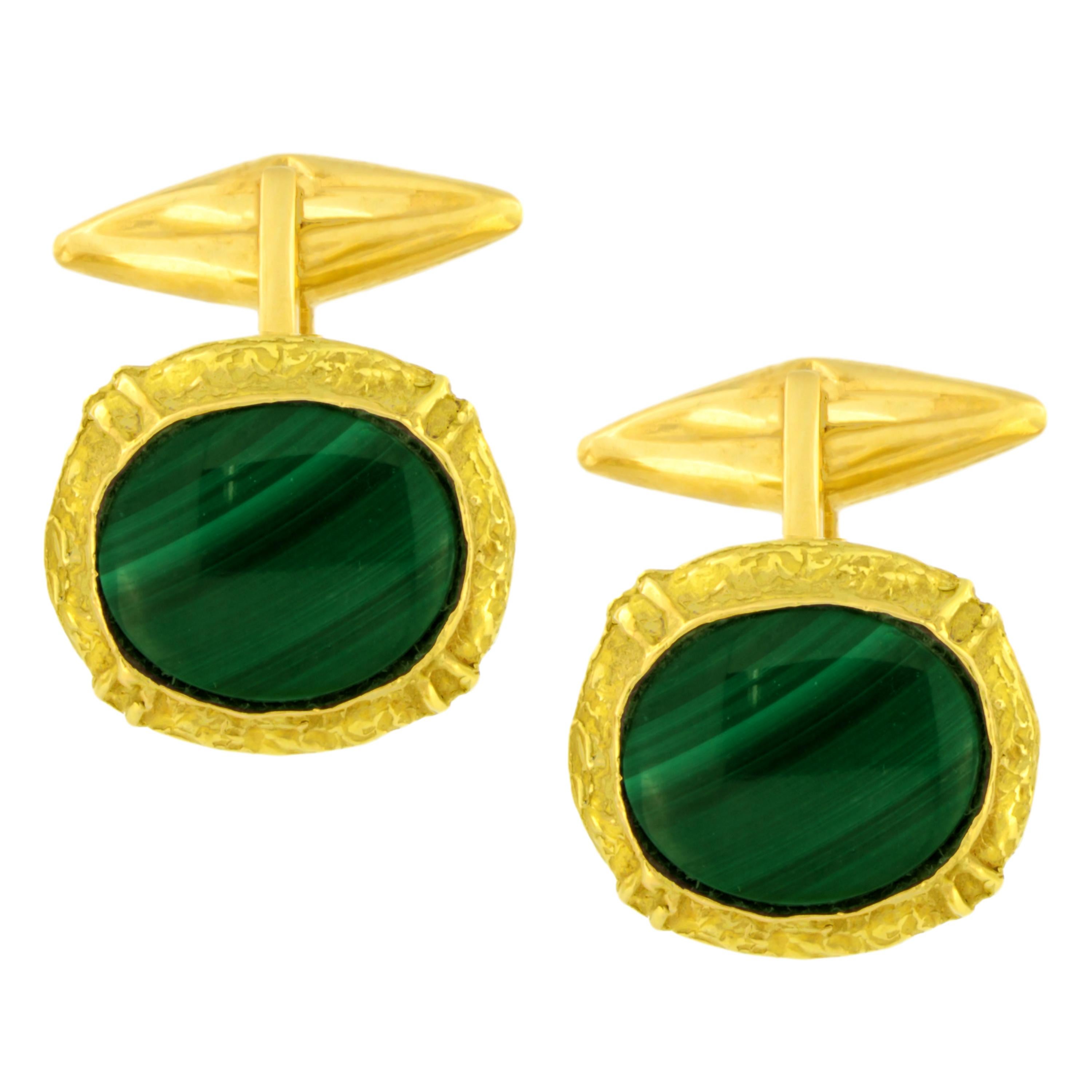 Sacchi Boutons de manchette ovales en or jaune satiné 18 carats et malachite, pierre précieuse en vente