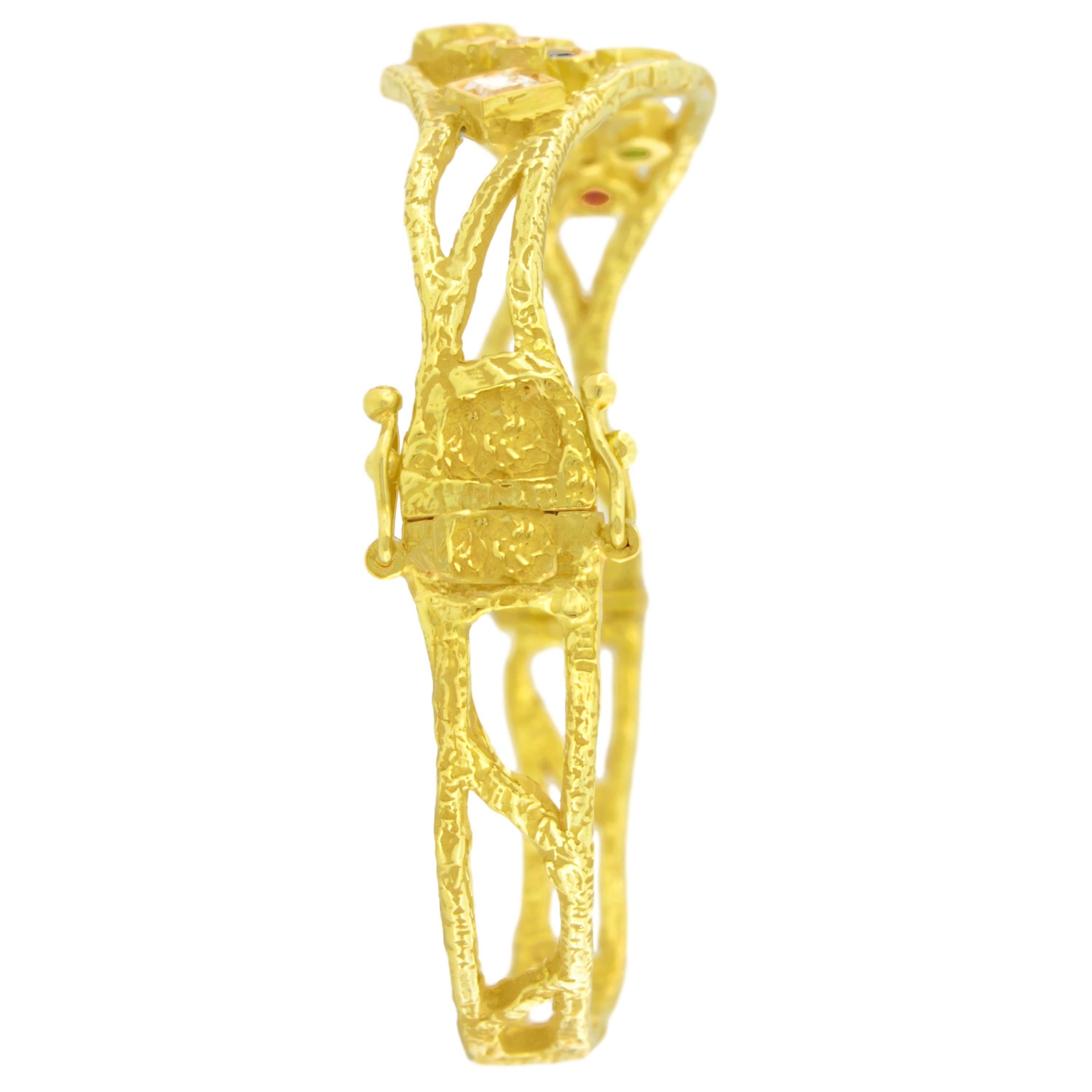 Contemporain Sacchi Bracelet manchette en or jaune 18 carats et pierres précieuses multicolores en vente