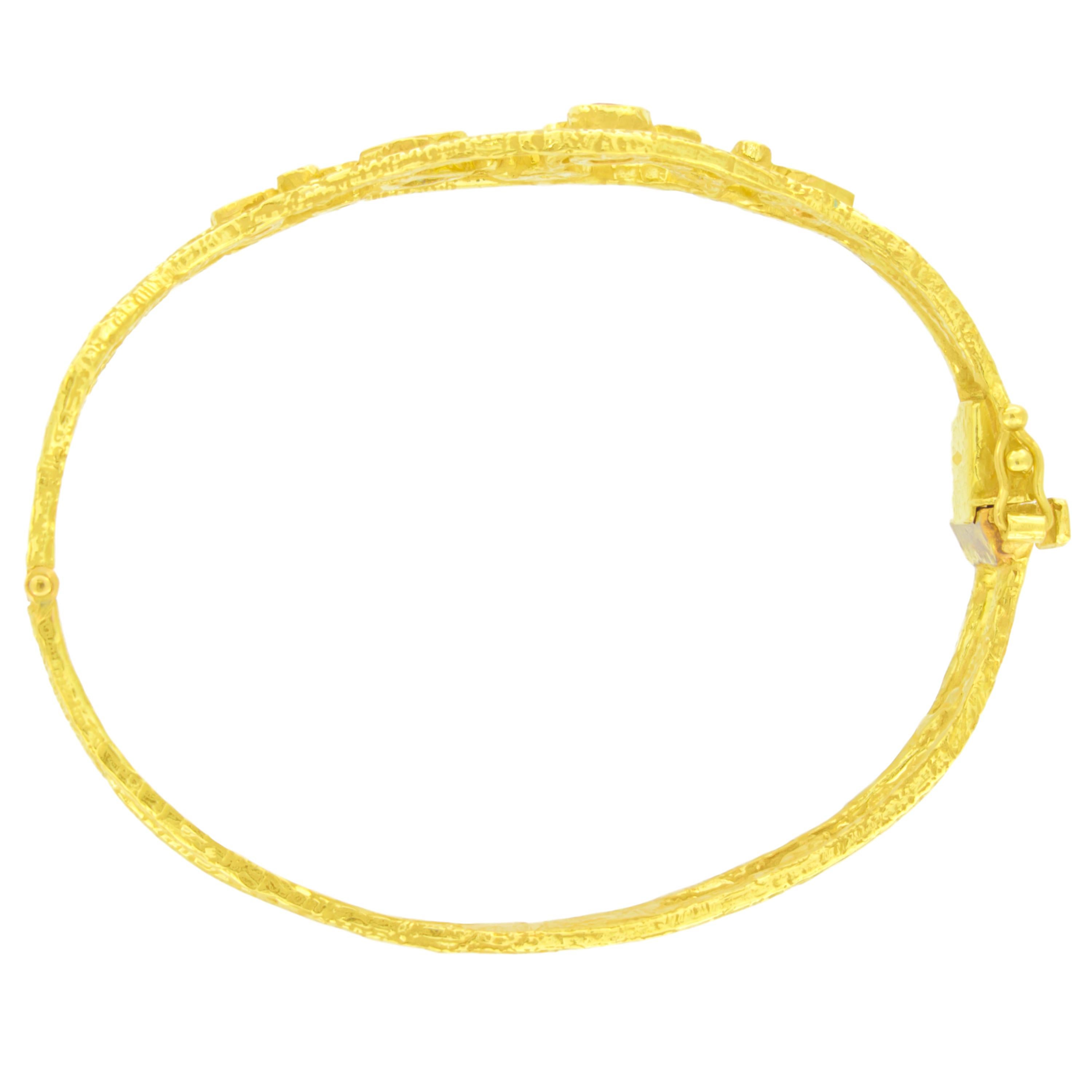 Sacchi: 18 Karat Gelbgold Manschettenarmband mit mehrfarbigen Edelsteinen (Rundschliff) im Angebot