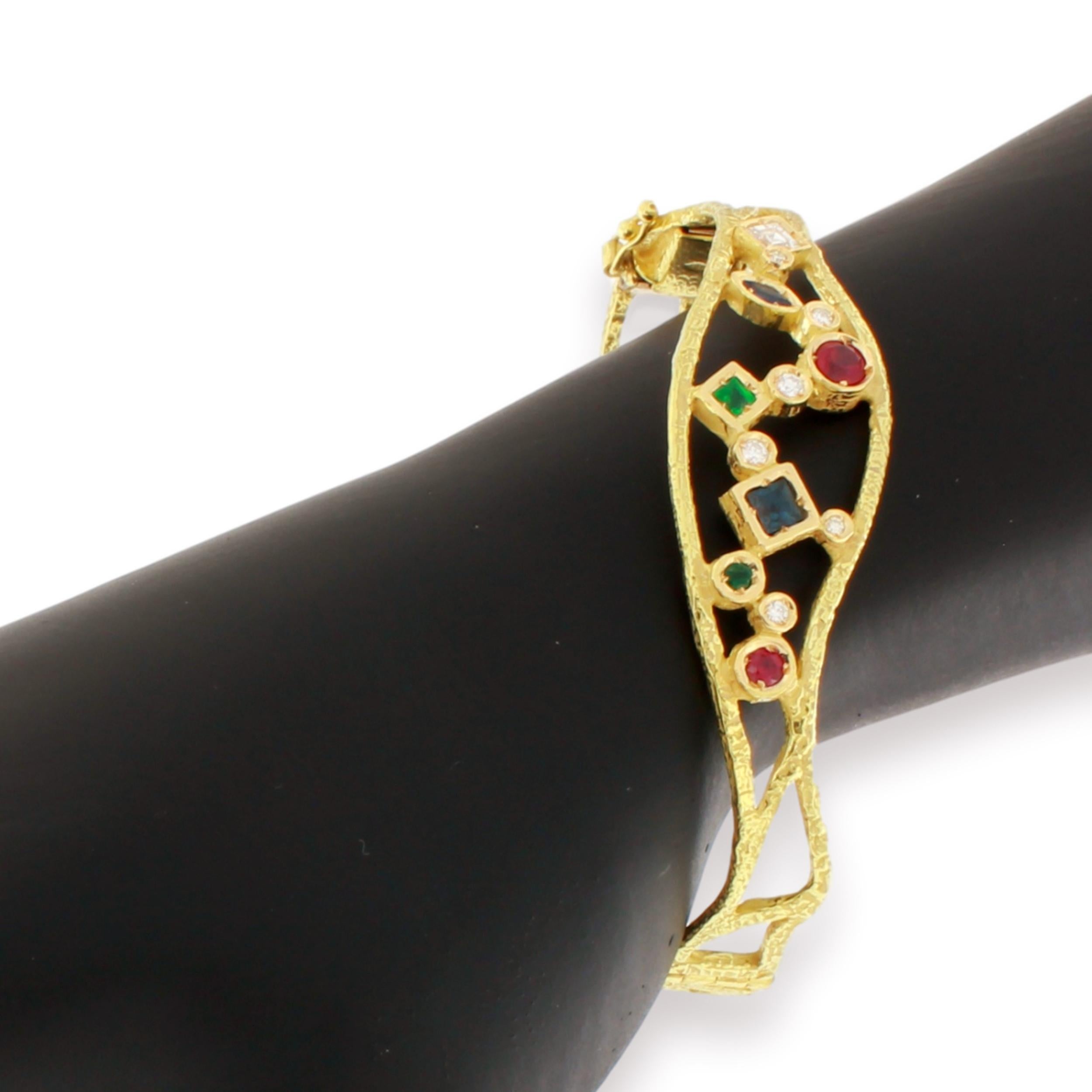 Sacchi Multi-Color Precious Gemstones 18 Karat Yellow Gold Cuff Bracelet In New Condition For Sale In Rome, IT