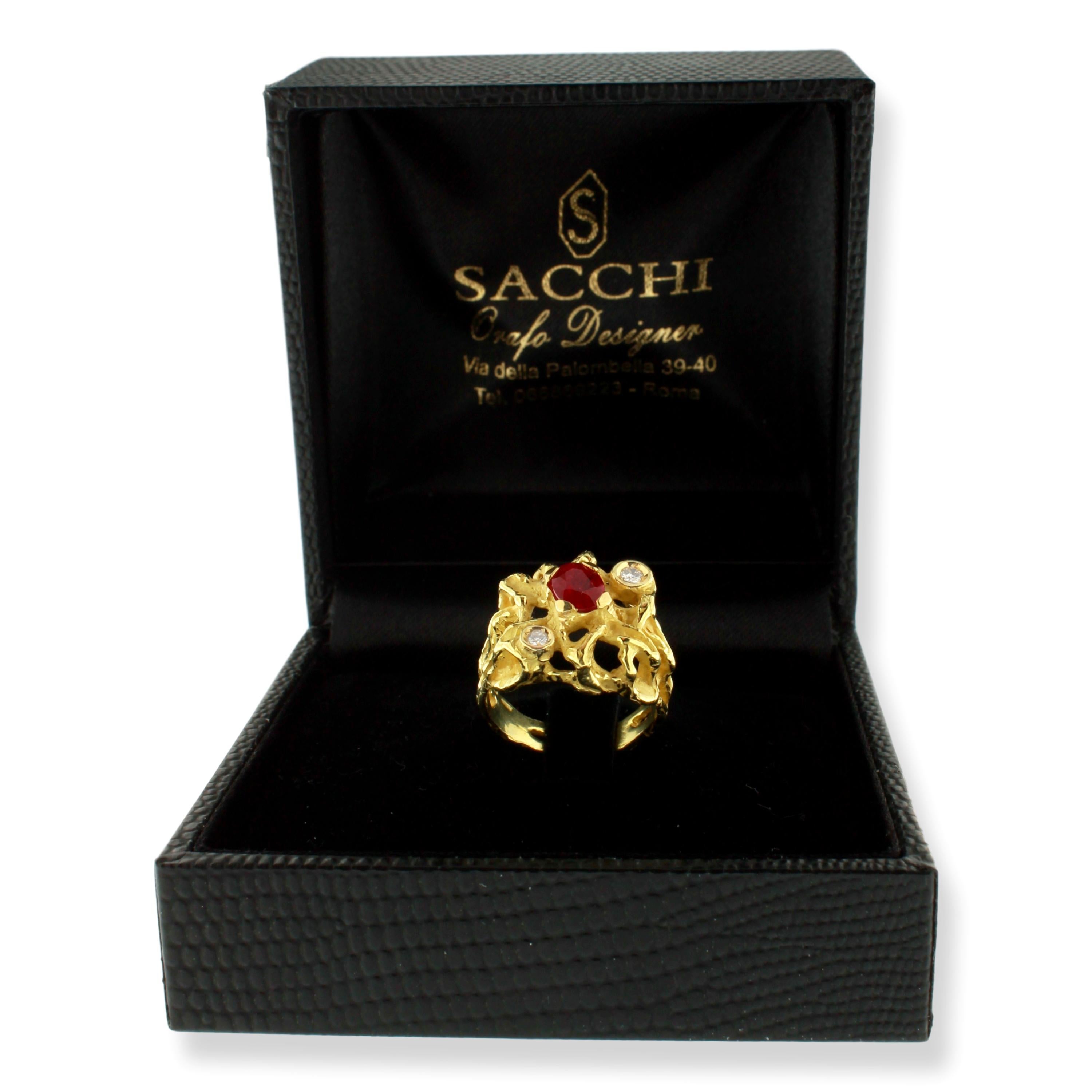 Kollektion „Magma“ Cocktailring – ovaler Rubin und Diamanten auf 18 Karat Gelbgold (Ovalschliff) im Angebot