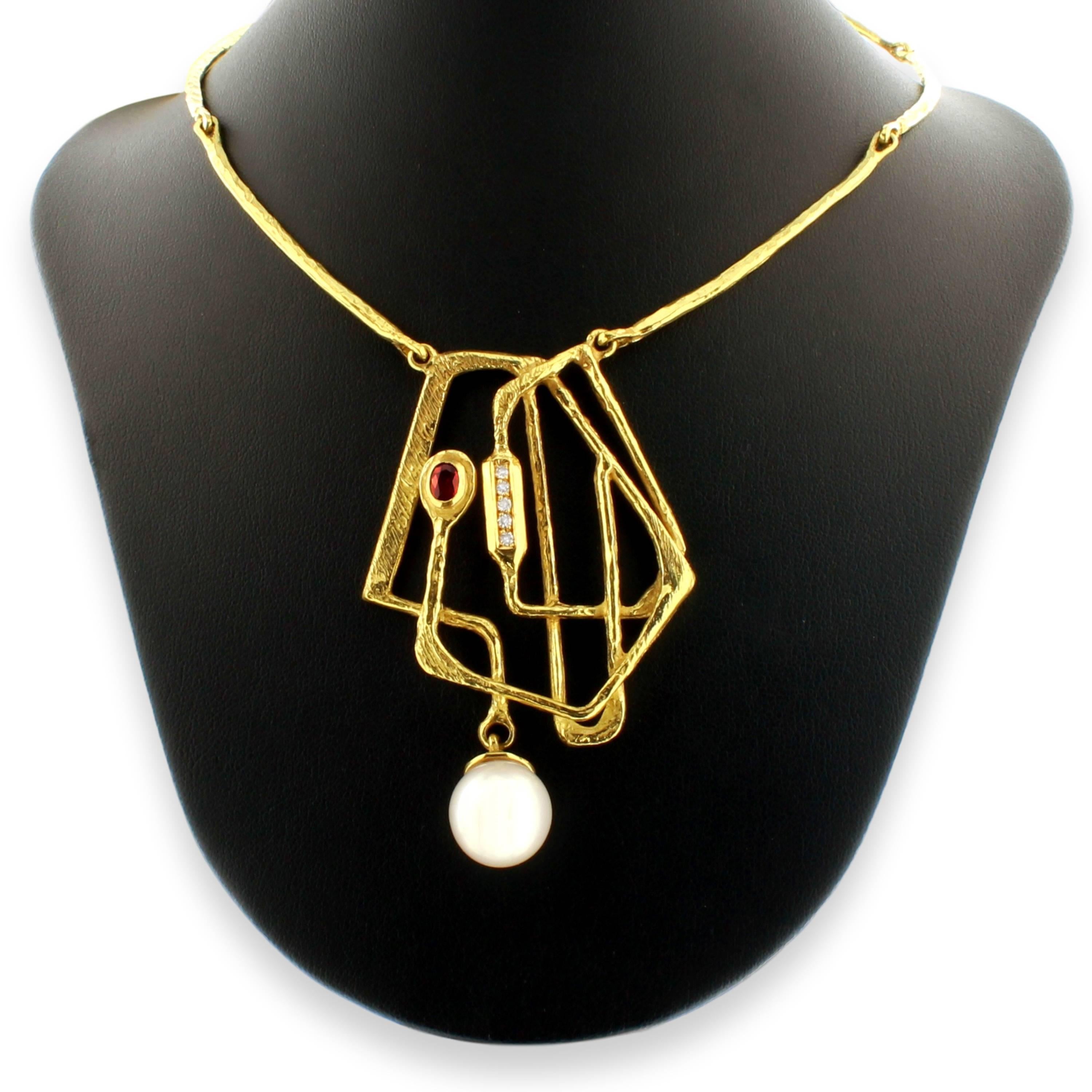 Halskette mit Anhänger aus 18 Karat Gelbgold mit Sacchi-Perlen, Rubin und Diamanten Damen im Angebot