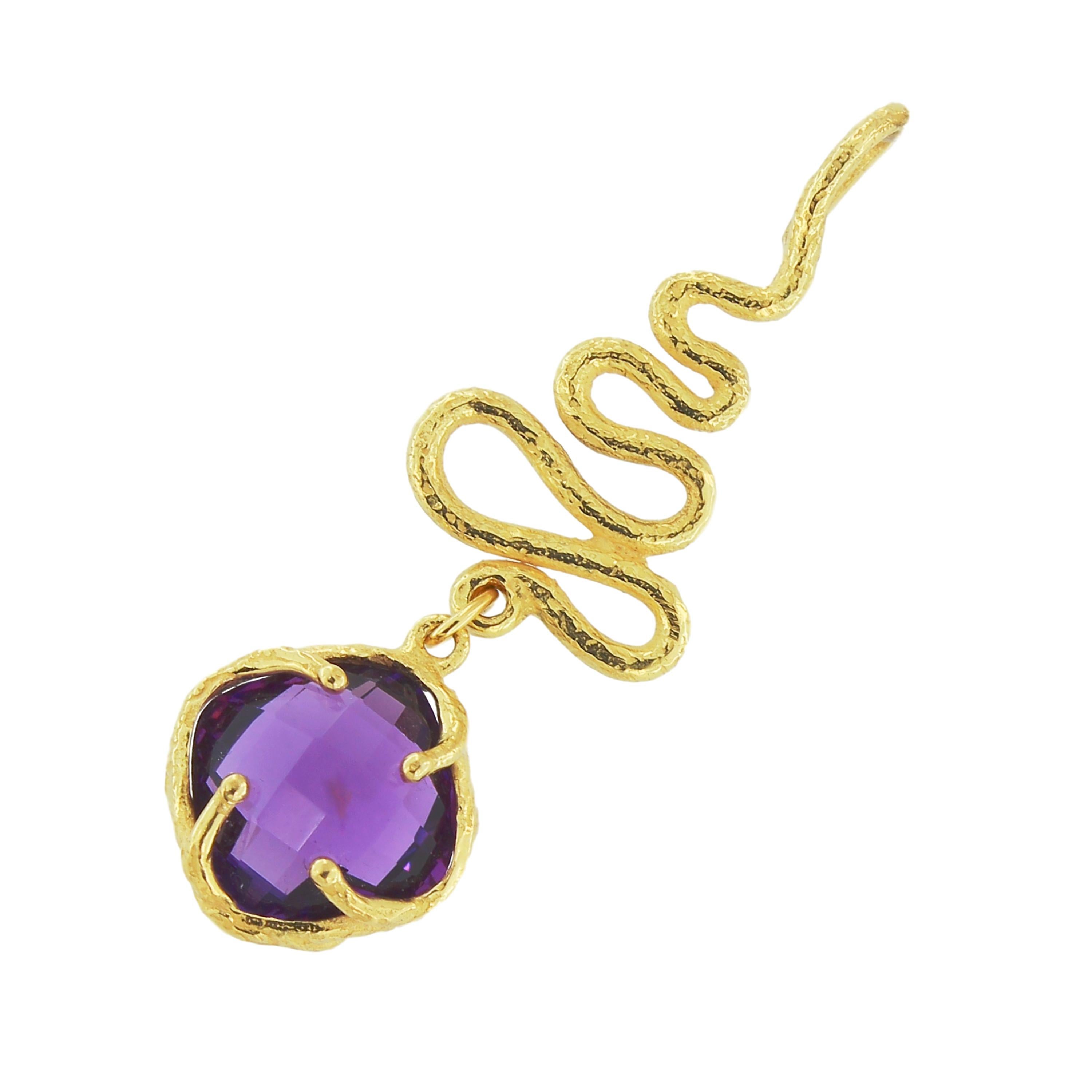 Taille briolette Sacchi Pendentif en or jaune satiné 18 carats avec améthyste violette et pierre précieuse en vente