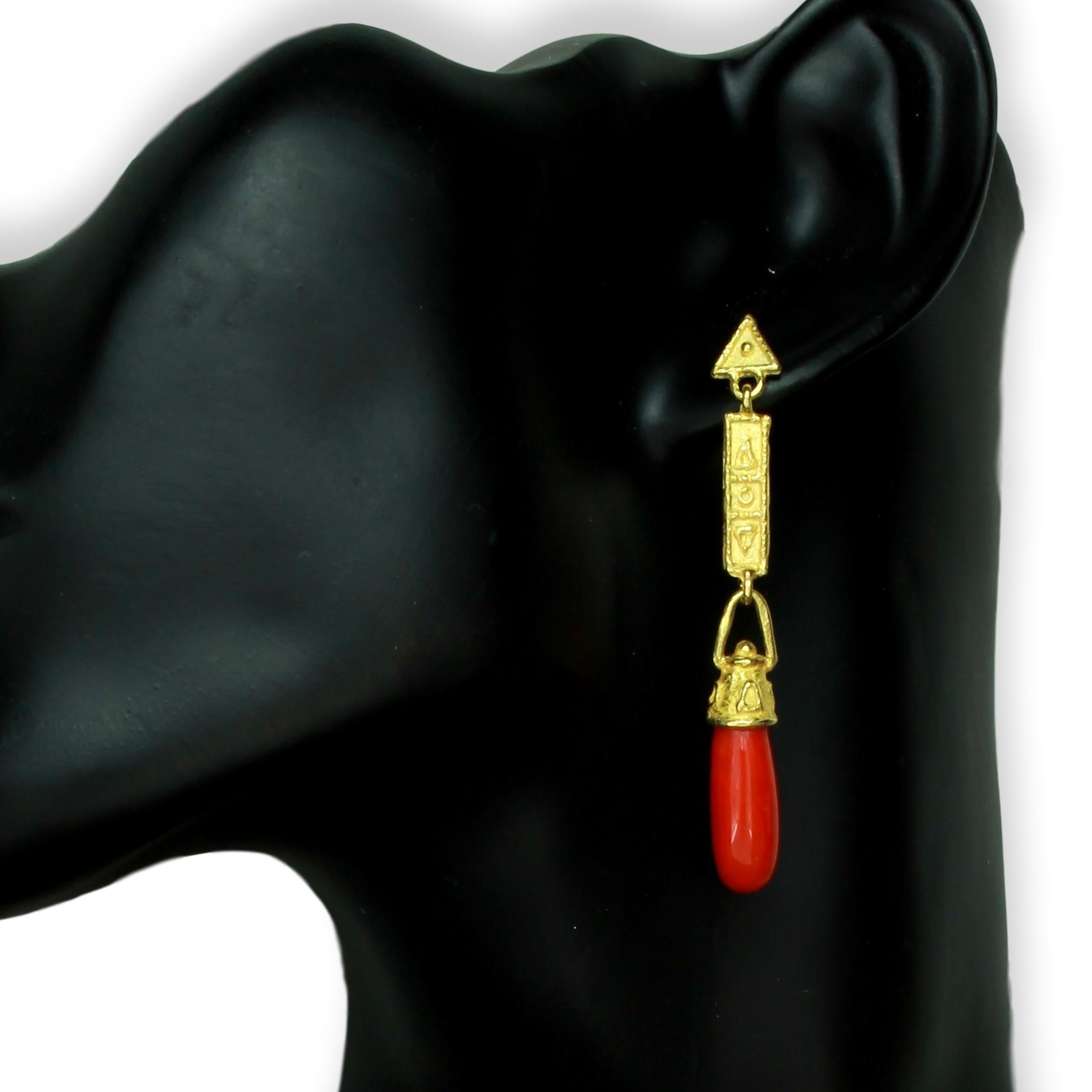 Women's Sacchi Red Coral Gemstone Dangle Earrings 18 Karat Satin Yellow Gold