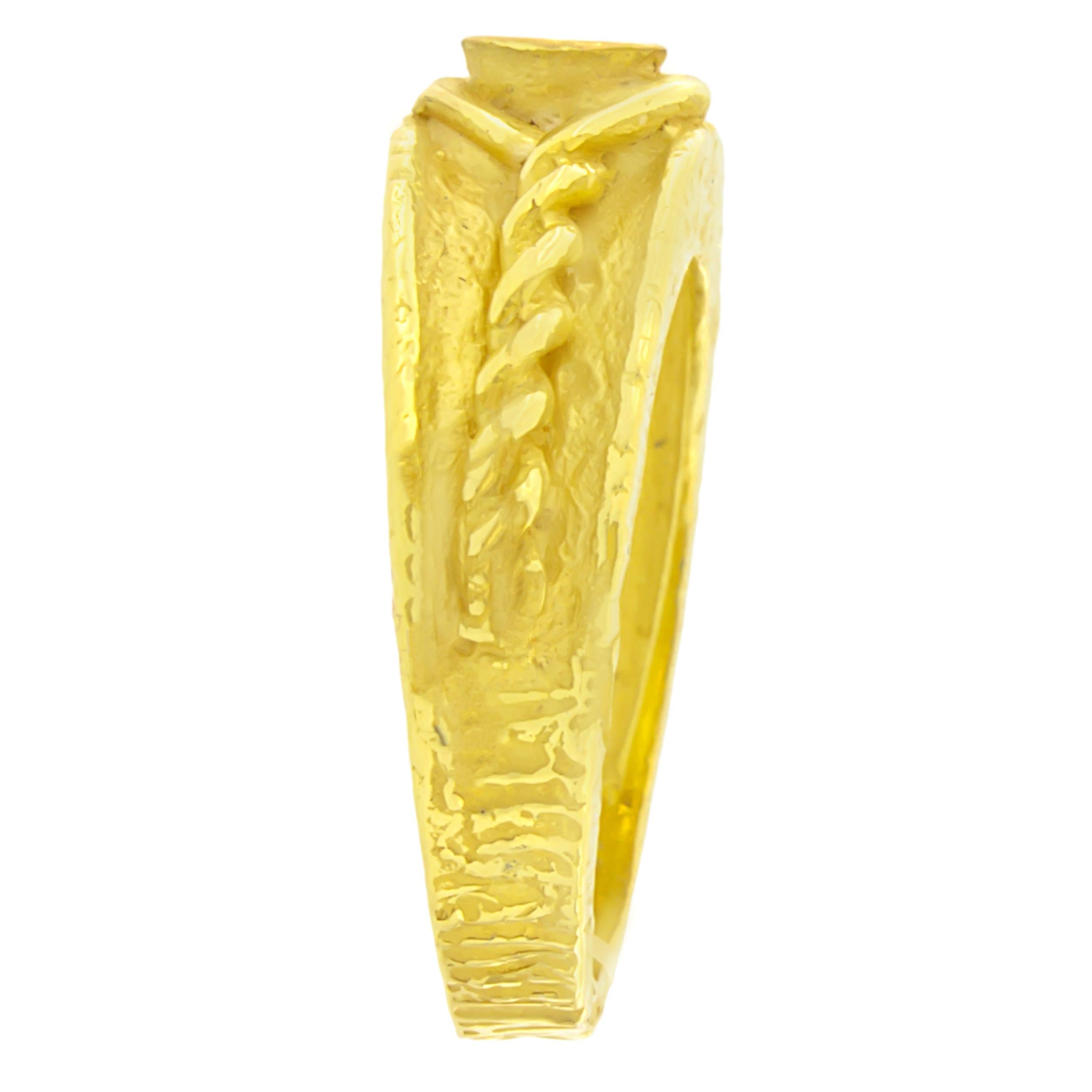 Round Cut Sacchi Roman Band Ring Round Diamond Gemstone 18 Karat Yellow Gold For Sale