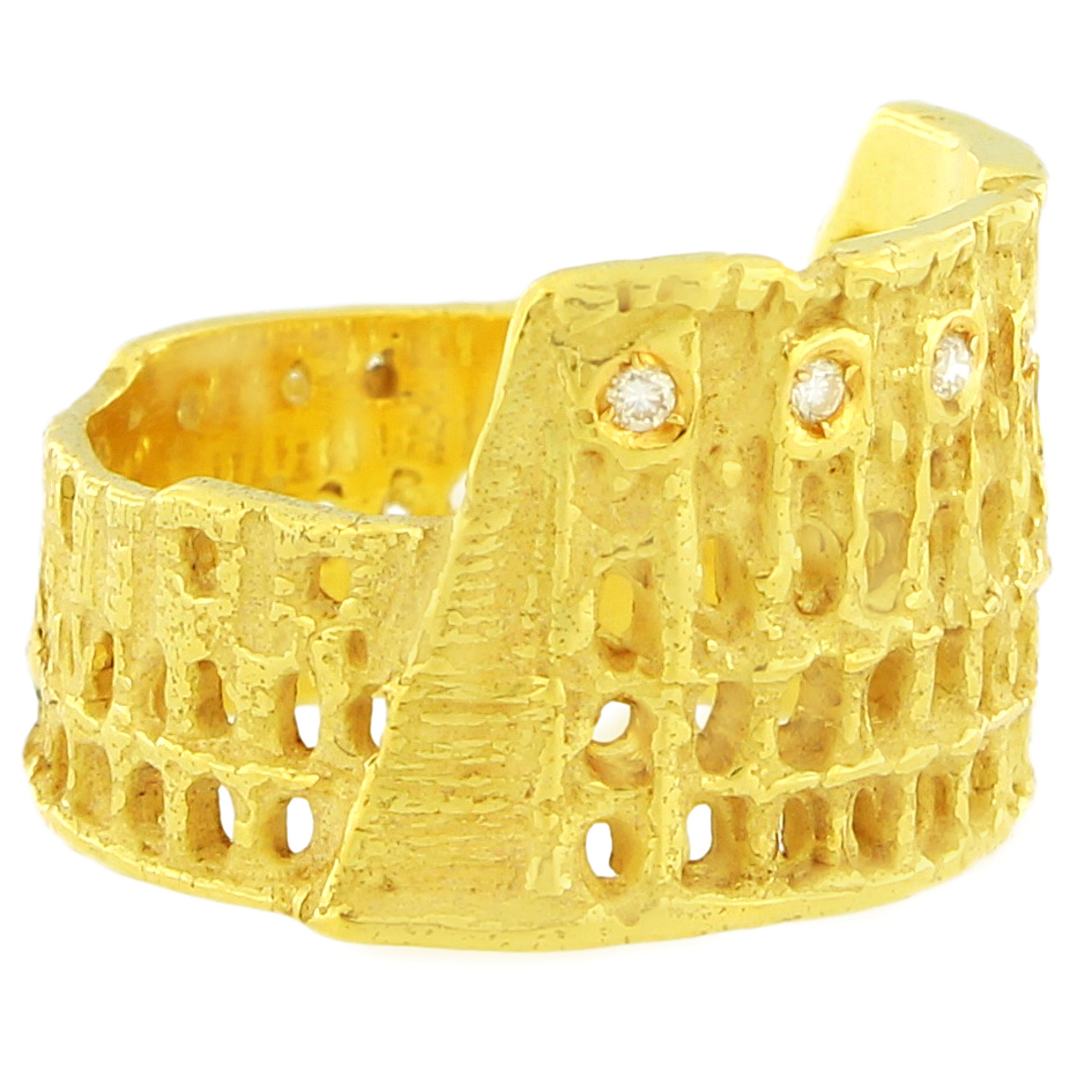 Magnifique bague Colisée romain en or jaune 18 carats et diamants, de la Collection 