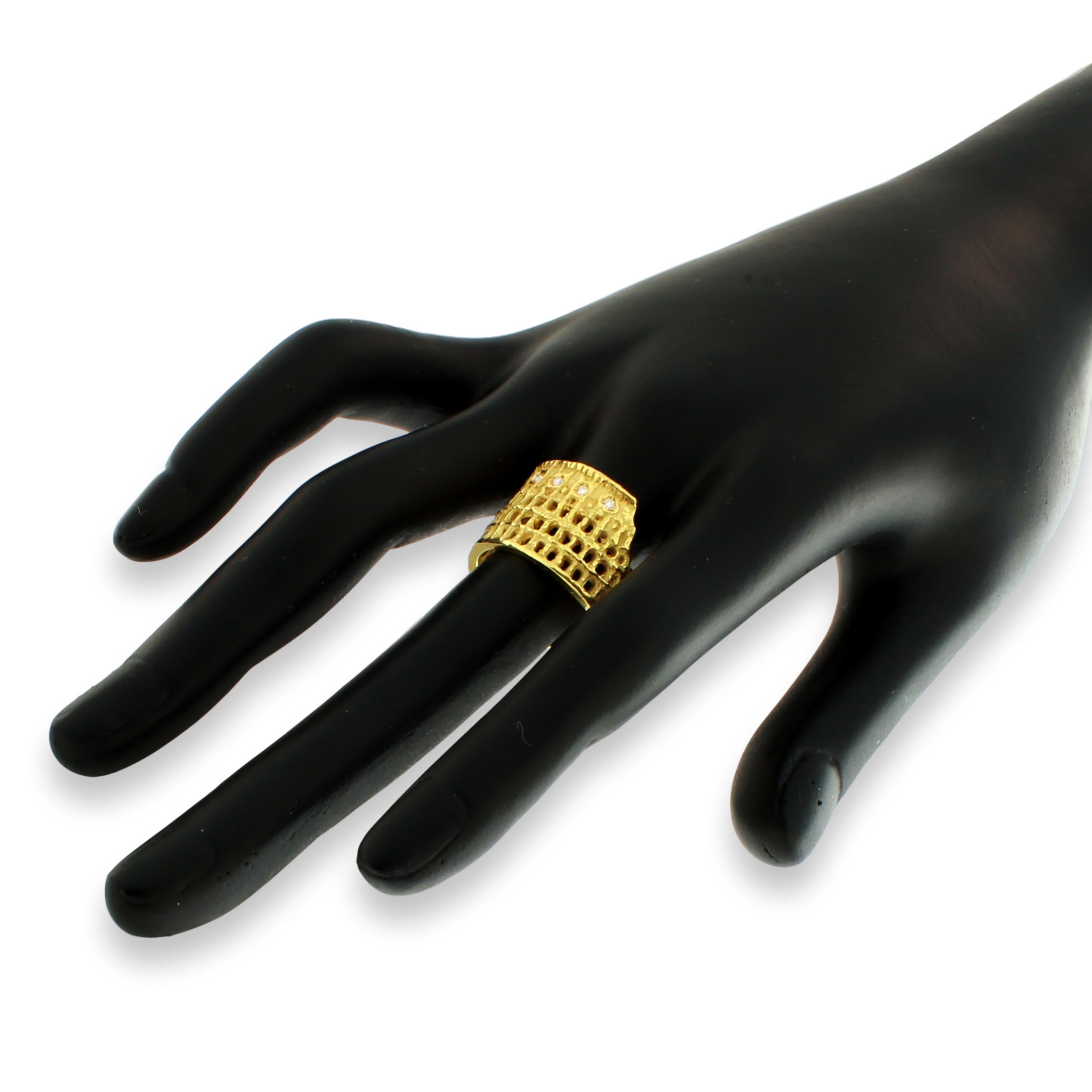 Sacchi Roman Colosseum Bague en or jaune 18 carats et diamants Unisexe en vente