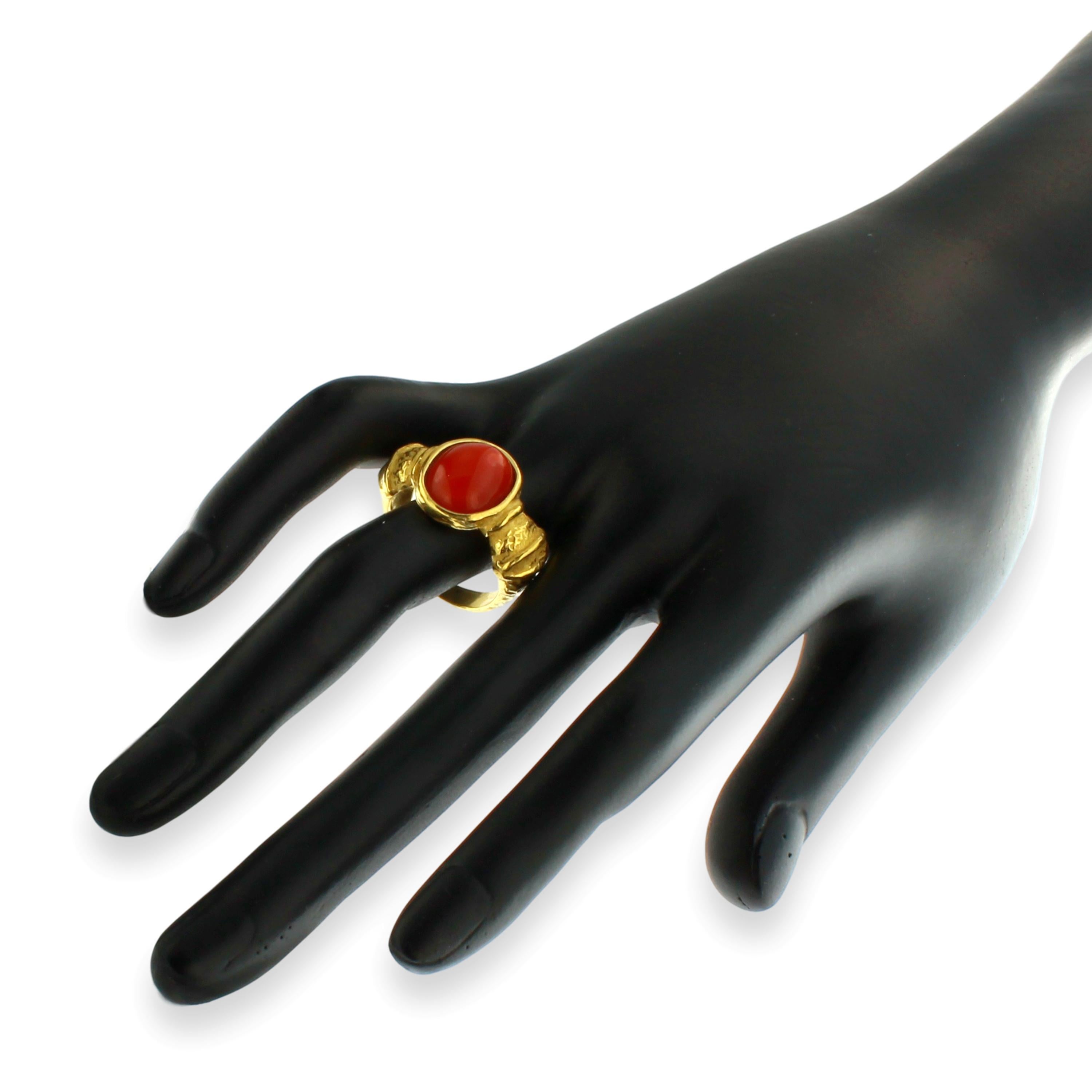 Bague de style romain Sacchi en or jaune satiné 18 carats Neuf - En vente à Rome, IT