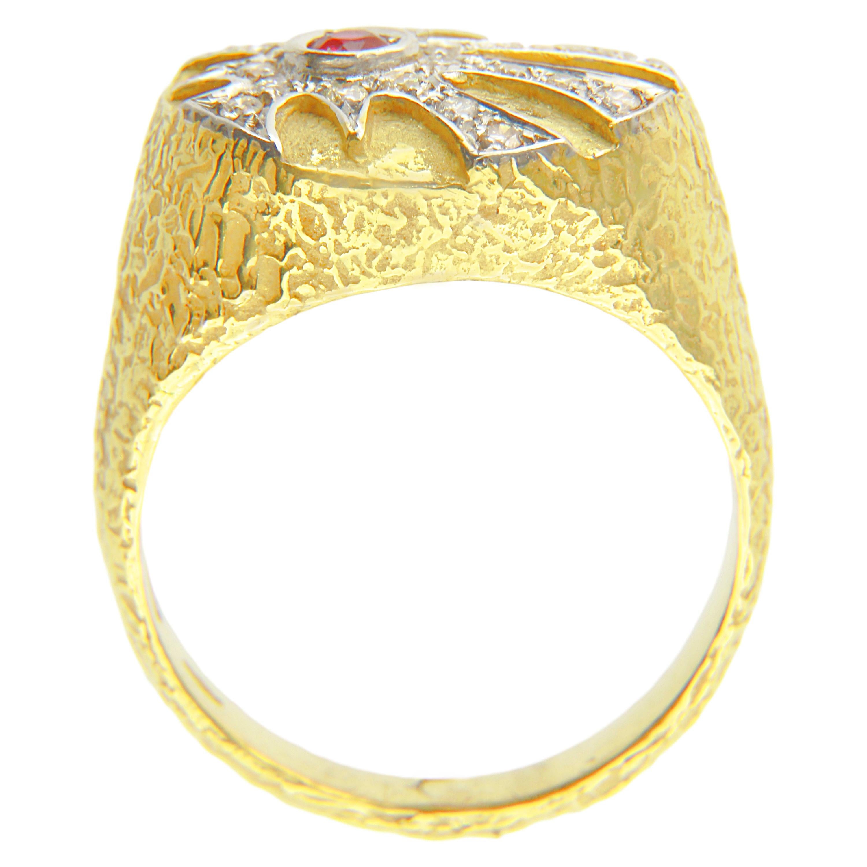 Taglio rotondo Anello da cocktail Maya in oro 18 carati con rubino rotondo e diamanti Sacchi in vendita