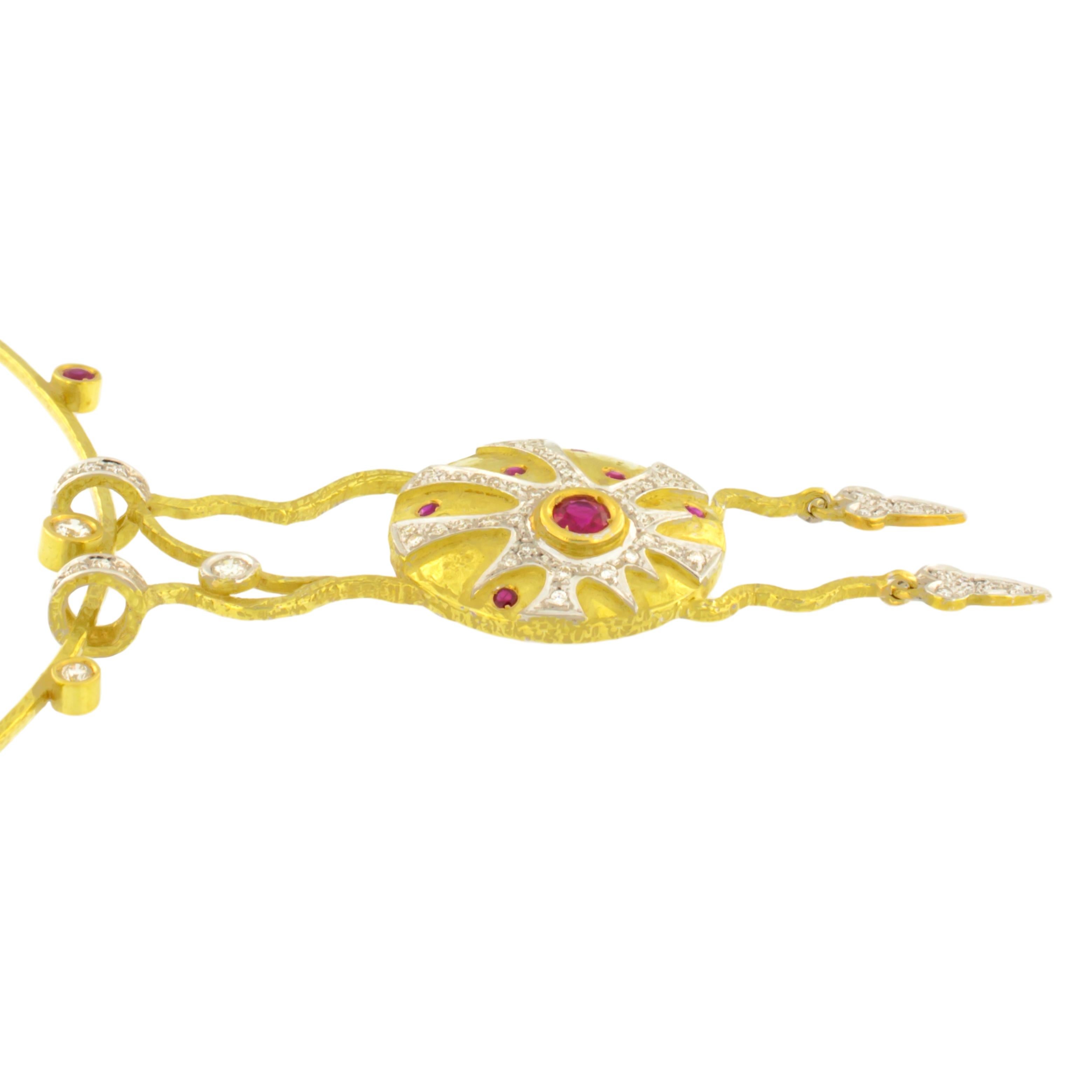 Collar Colgante Sacchi Rubí y Diamantes Oro Amarillo 18 Kilates Corte redondo en venta